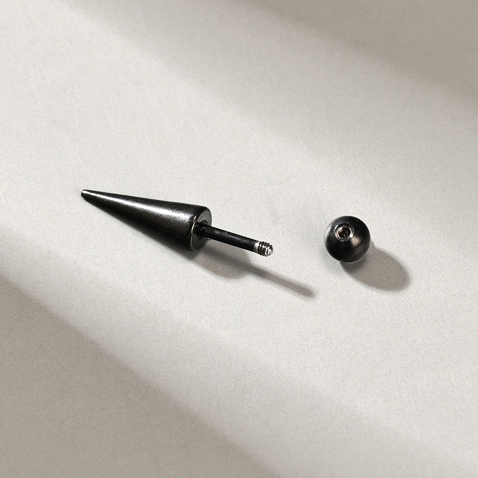 18G Stainless Steel Spike Stud Earring Helix Piercing Balls Screw Back Piercing