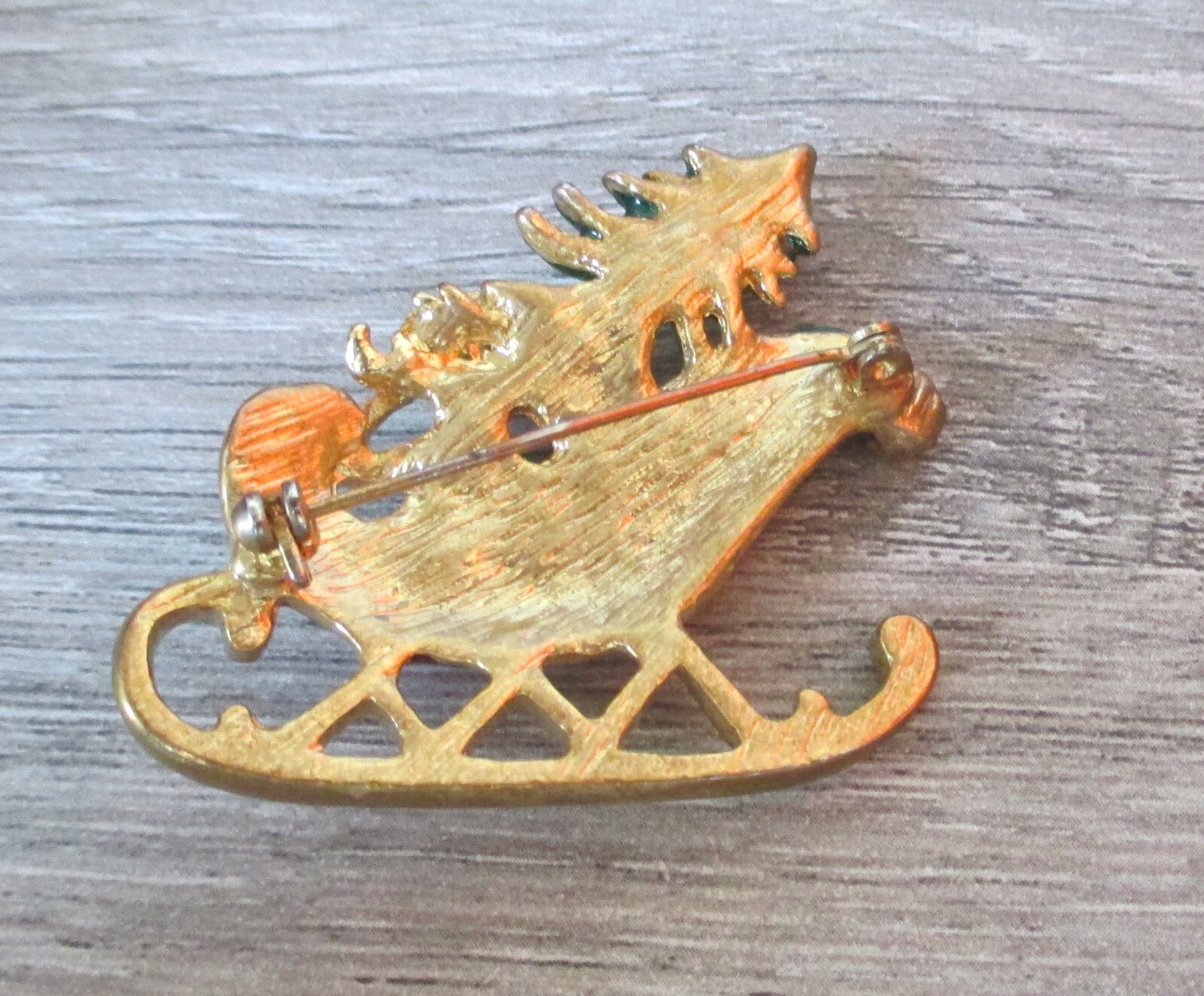 VINTAGE CHRISTMAS PIN BROOCH * SANTA’S SLEIGH WITH ELF * NO STAMP * RHINESTONES