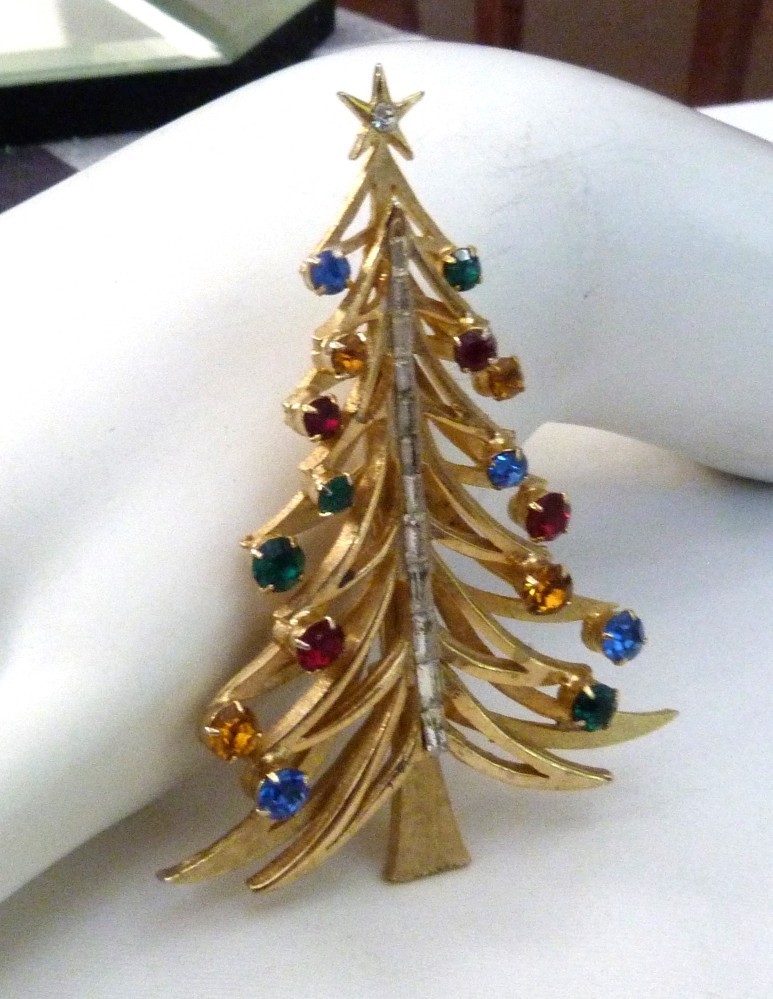 2 5/8″ RARE VINTAGE BROOKS BAGUETTE ROUND RED GREEN BLUE GOLD CHRISTMAS TREE PIN