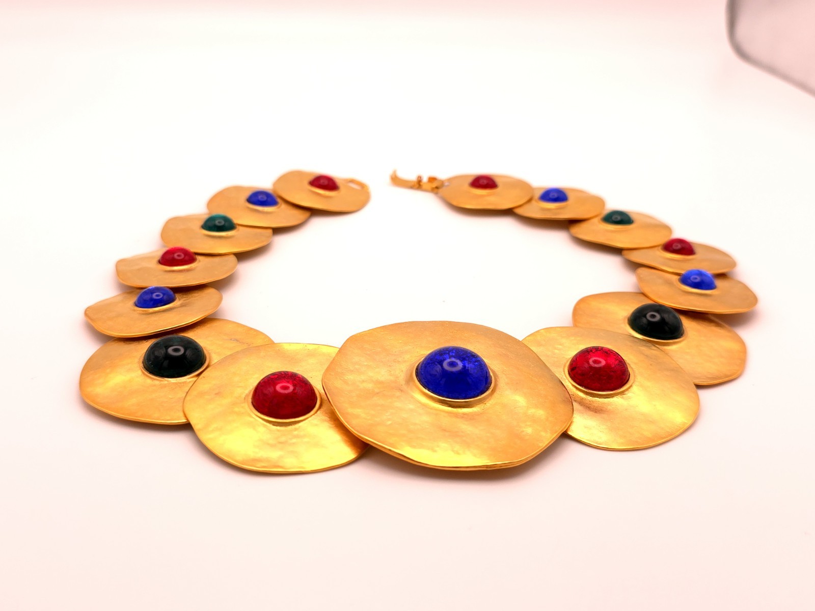 Les Bernard Hammered Gold Disc Necklace & Clip-On Earrings Set Blue Red Green