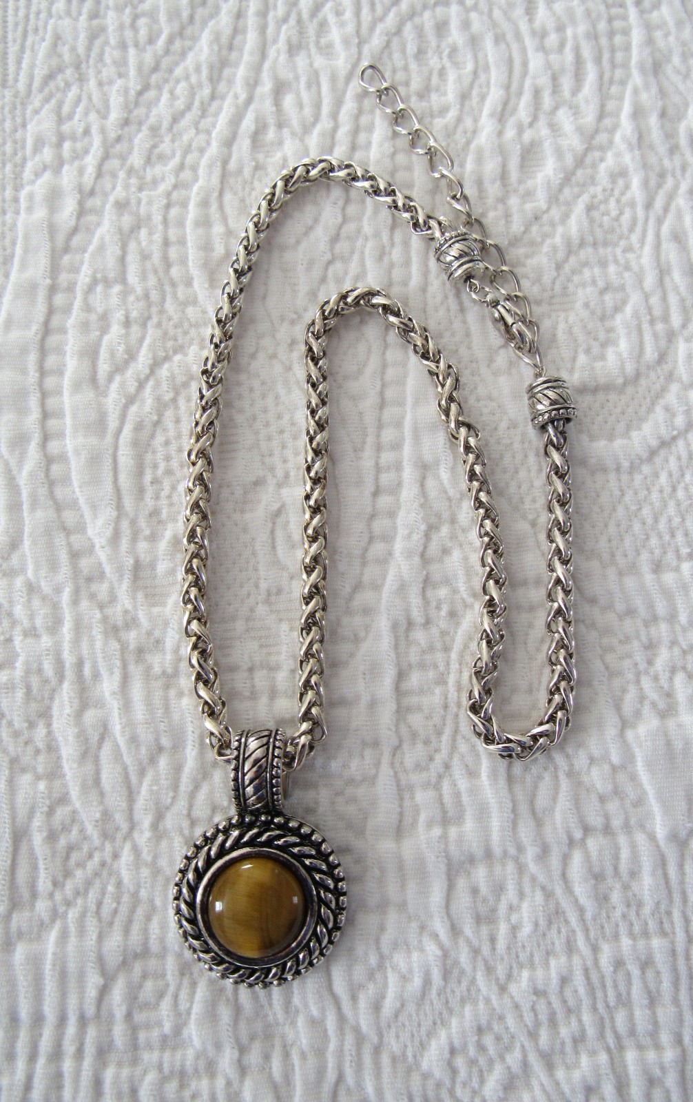 PREMIER DESIGNS PD TIGER’S EYE PENDANT SILVER-TONE 18″ SPIGA WHEAT CHAIN NECKLAC