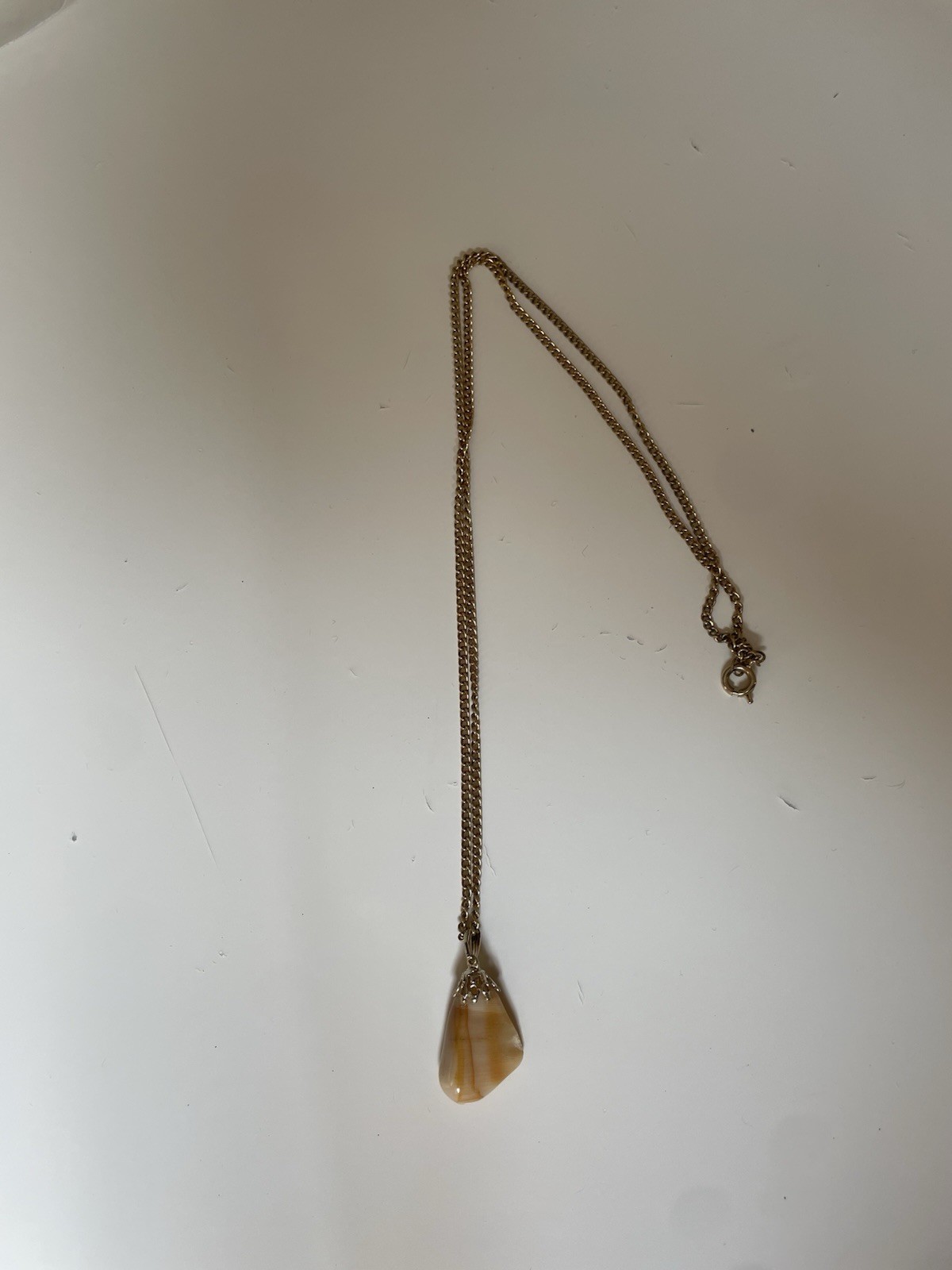 Gold Tone Snake Chain Necklace Lobster Clasp Teardrop Beige Shell Stone Charm