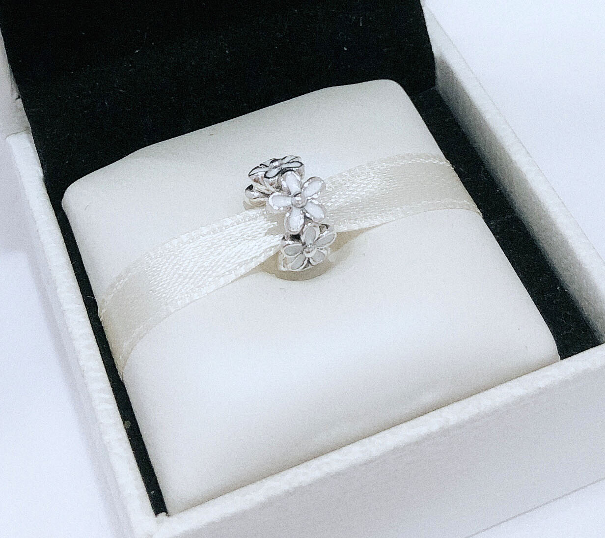 New 100% Original PANDORA Brand 791495EN12 White Daisy Flower Spacer Charm