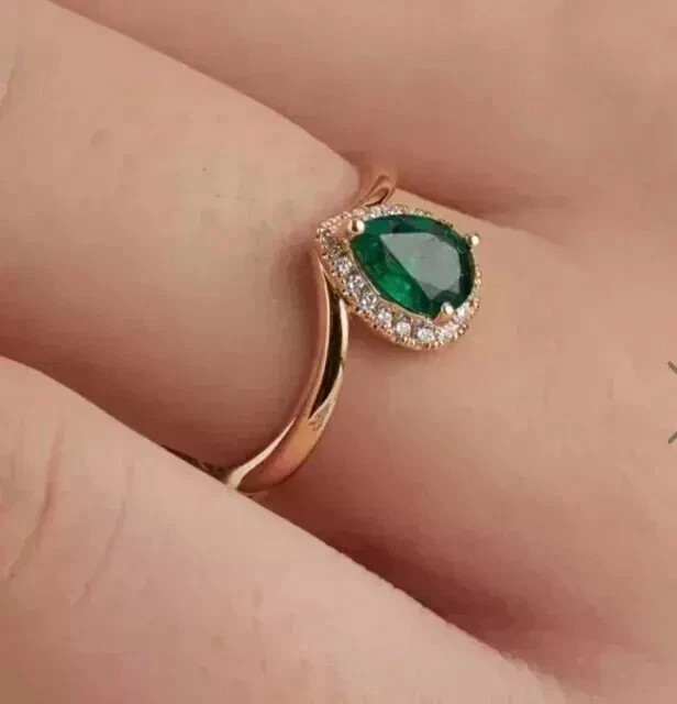 1.30Ct Pear Cut Simulated Green Emerald Curved Fancy Ring 14K Yellow Gold Plated