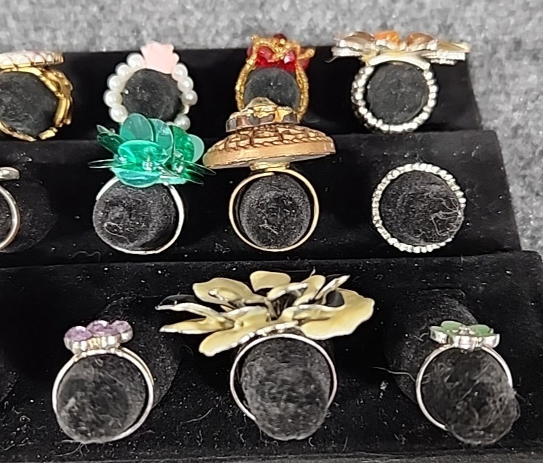 Jewelry 18 Flowered Rings Adjusts Sized Stretch See Description Lot #250