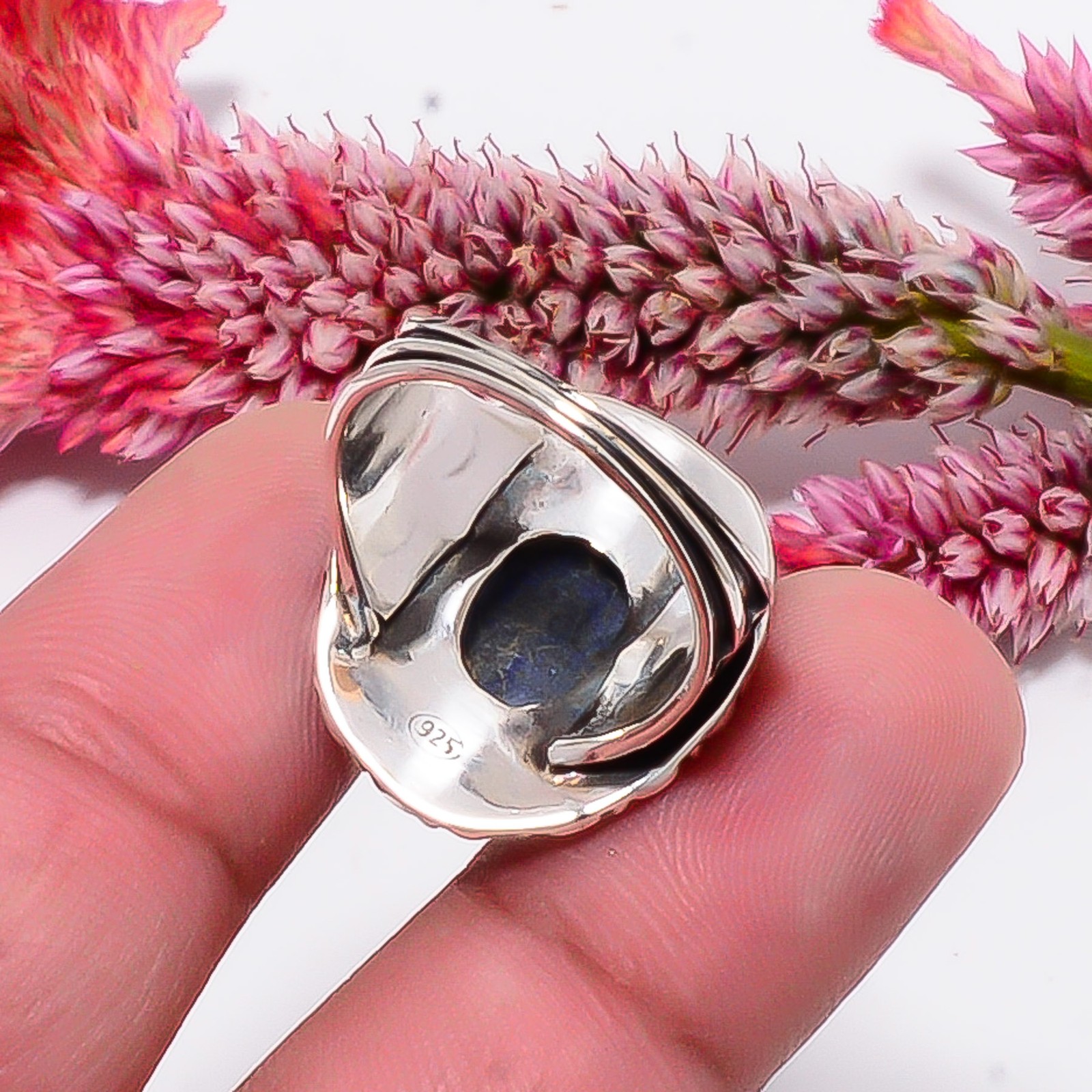 Kyanite – Nepal Fine Art Oxidised 925 Sterling Silver Ring S.8 R115532