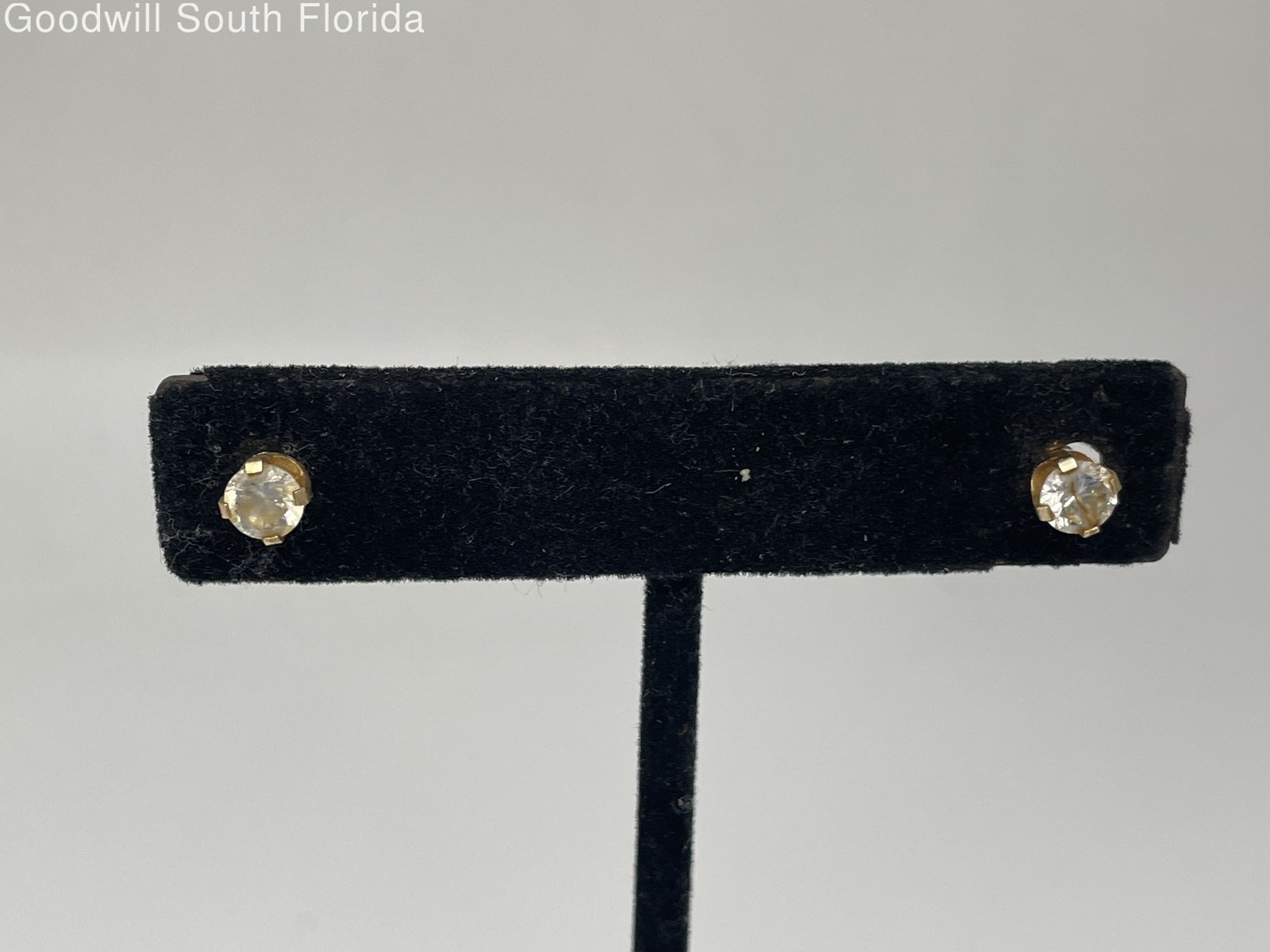 Gold 14K Earrings Women’s (Stamped 585/14K- Tested 13.56KT) Weight 1.0g
