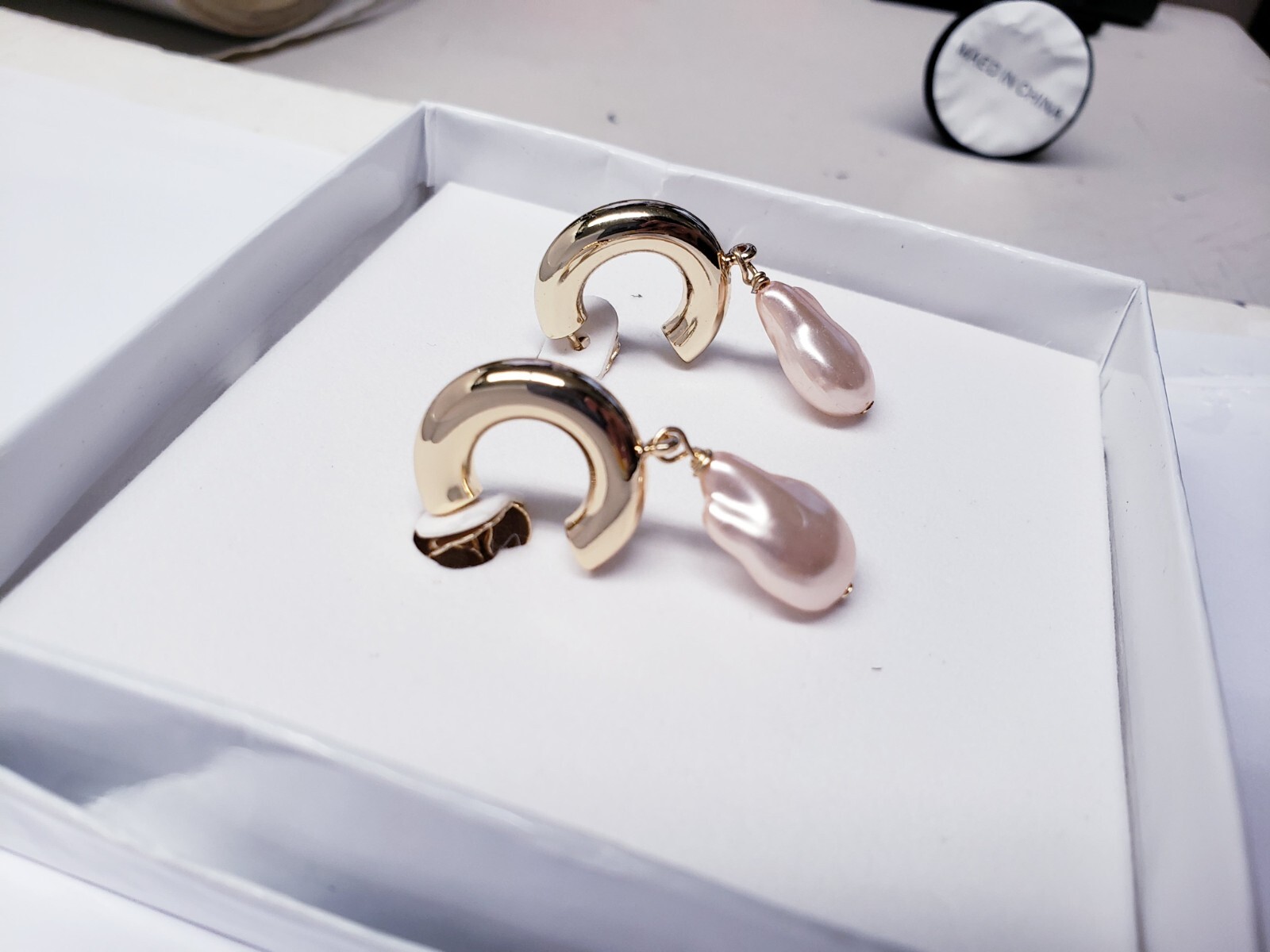 JENNIFER MILLER PINK PEARL HOOP EARRINGS