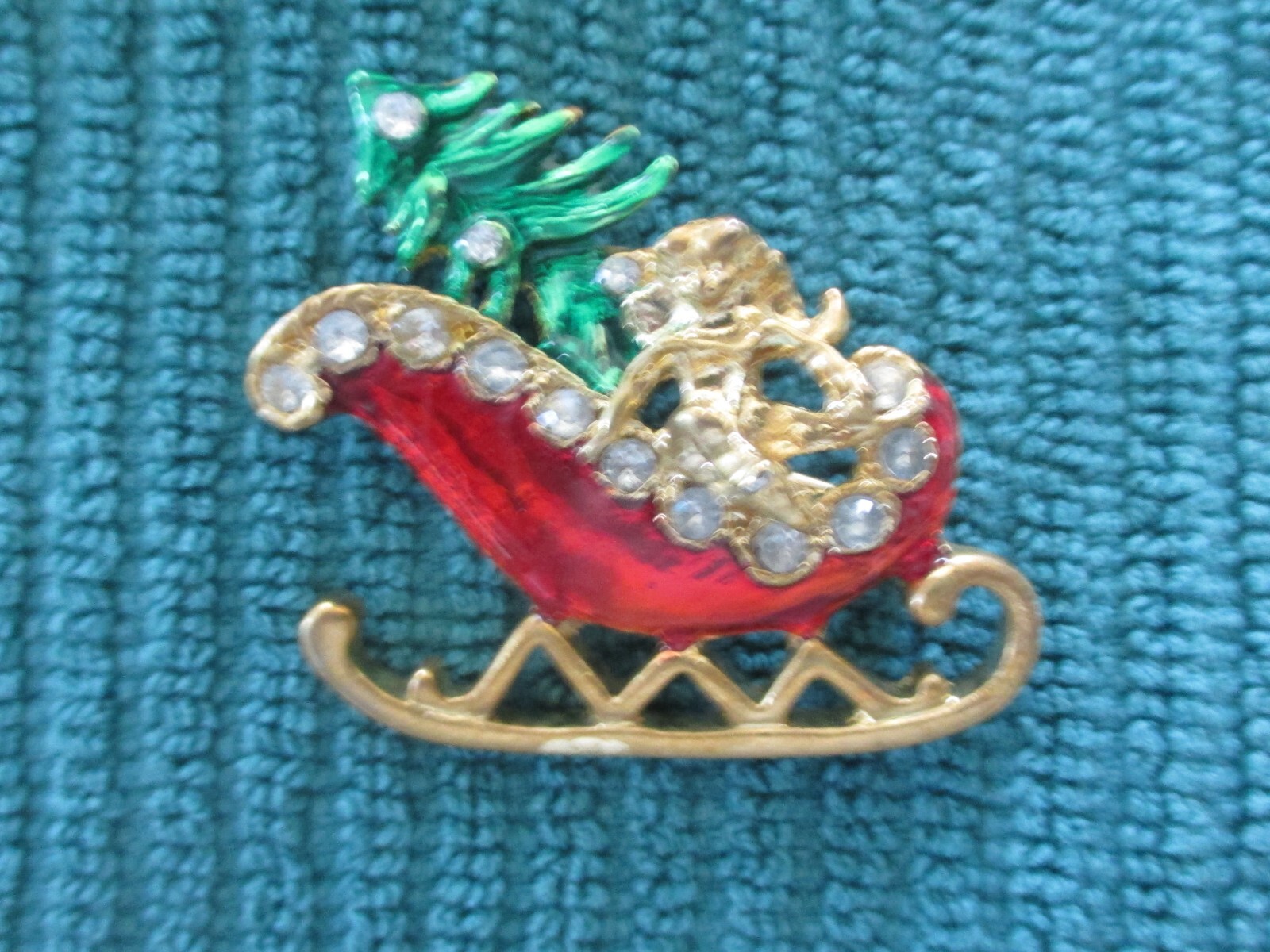 VINTAGE CHRISTMAS PIN BROOCH * SANTA’S SLEIGH WITH ELF * NO STAMP * RHINESTONES