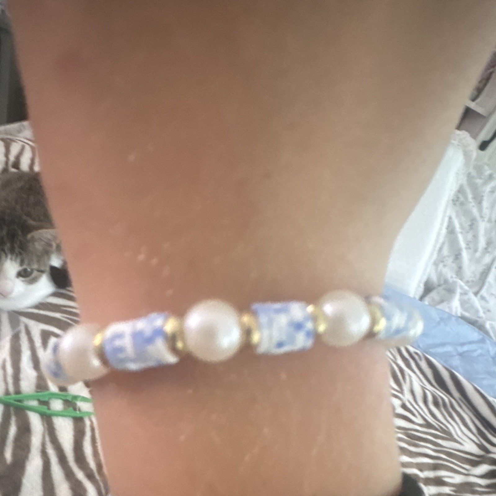 Blue, White & Gold Stretch Beaded Bracelet, Round Plastic Pearl Beads, hand made