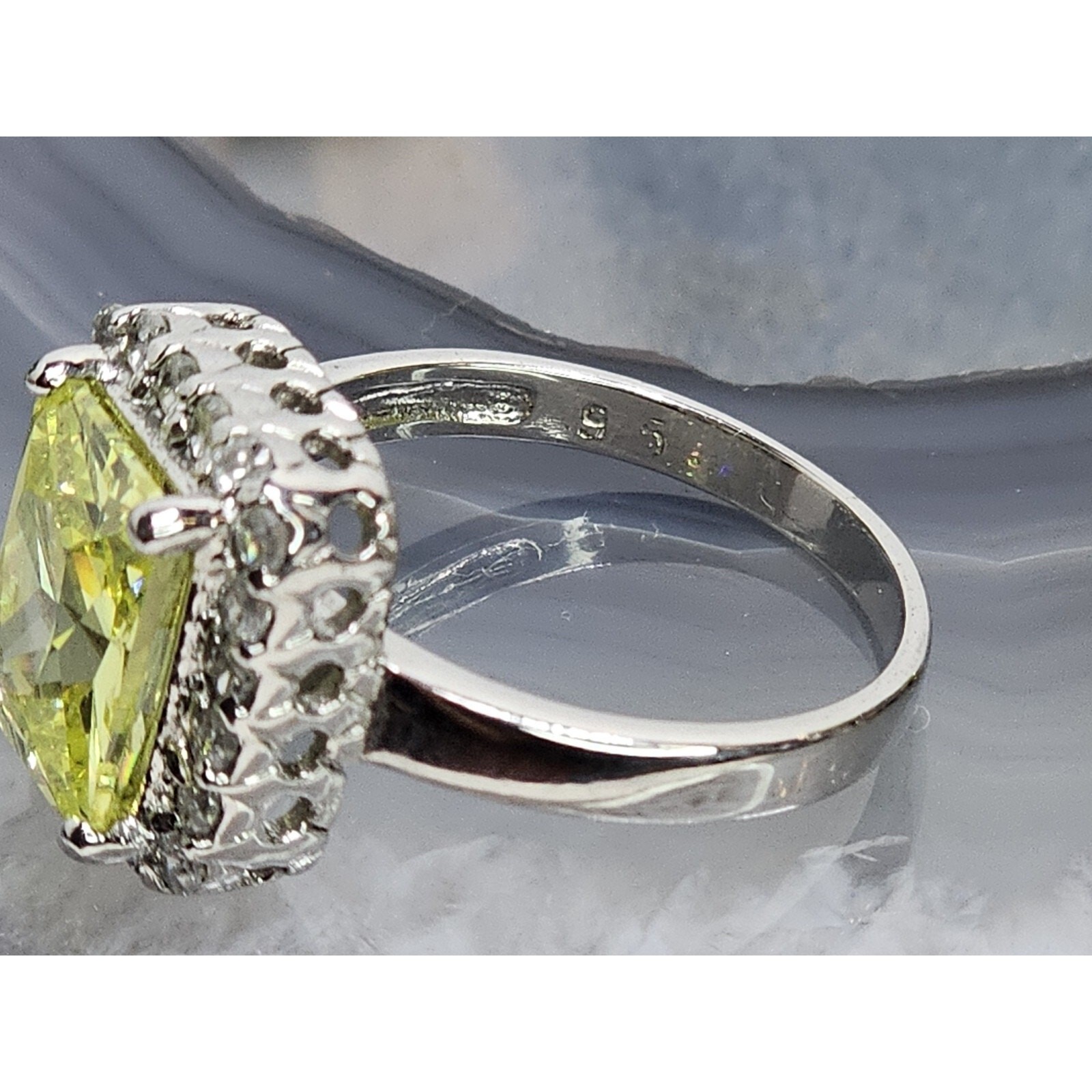 Costume Silver Tone – Green Stone Earrings & Ring Set – High Quality – Ring SZ 7