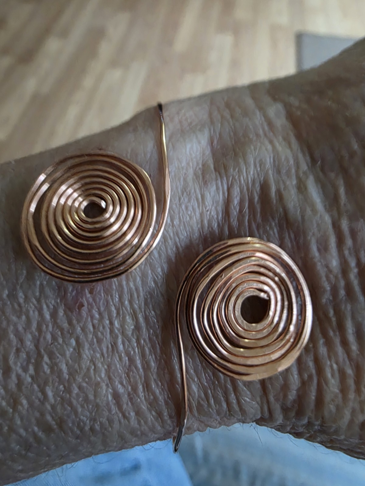 HEALING USA 99.9 COPPER Spiral Cuff – Hammered Copper Bracelet Adjustable