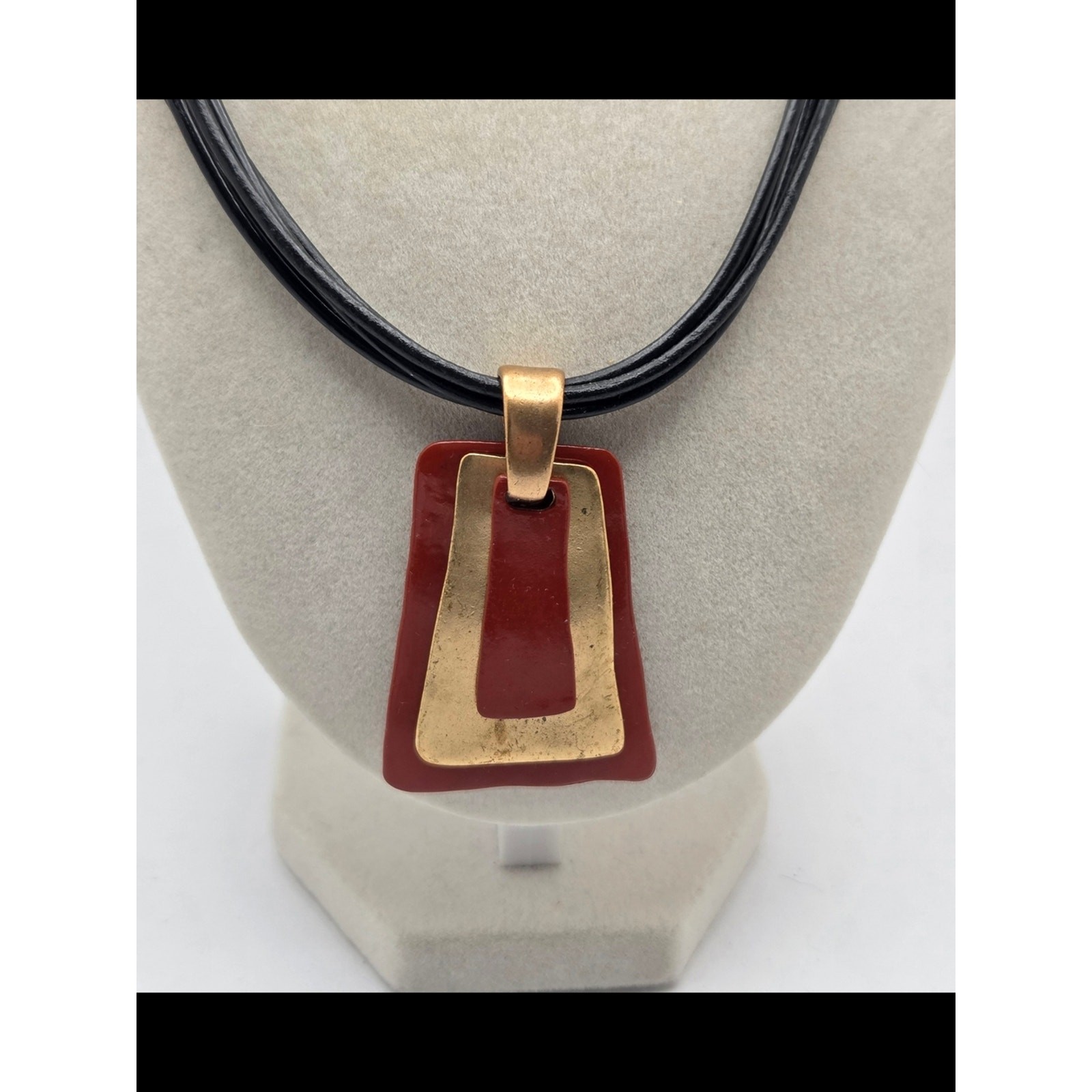 Chico’s Mid-Century Modern Style Resin & Brass Pendant Necklace Multi-Strand Cor