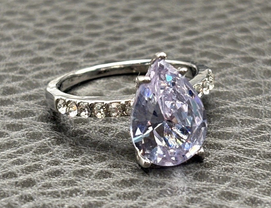 Gorgeous Large Pear Cut Purple Crystal Silver Tone Rhinestone Cocktail Ring Sz 9