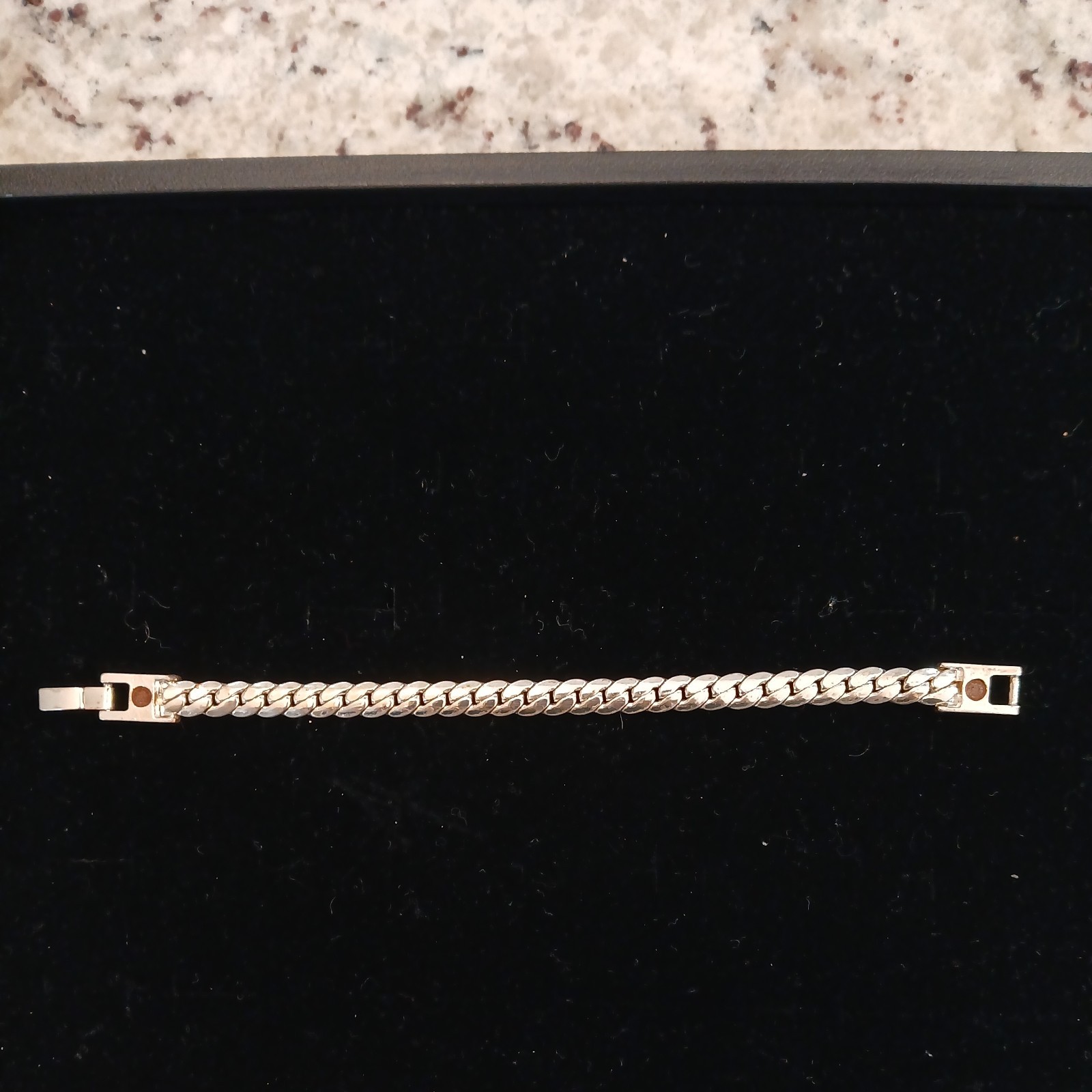 Silver Cuban Stile Brazalet Whit Rodium Plate.