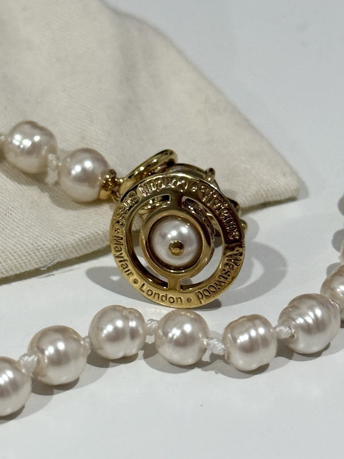 Vivienne Westwood White Faux Pearl Beaded Bracelet Gold Orb – Pre-owned
