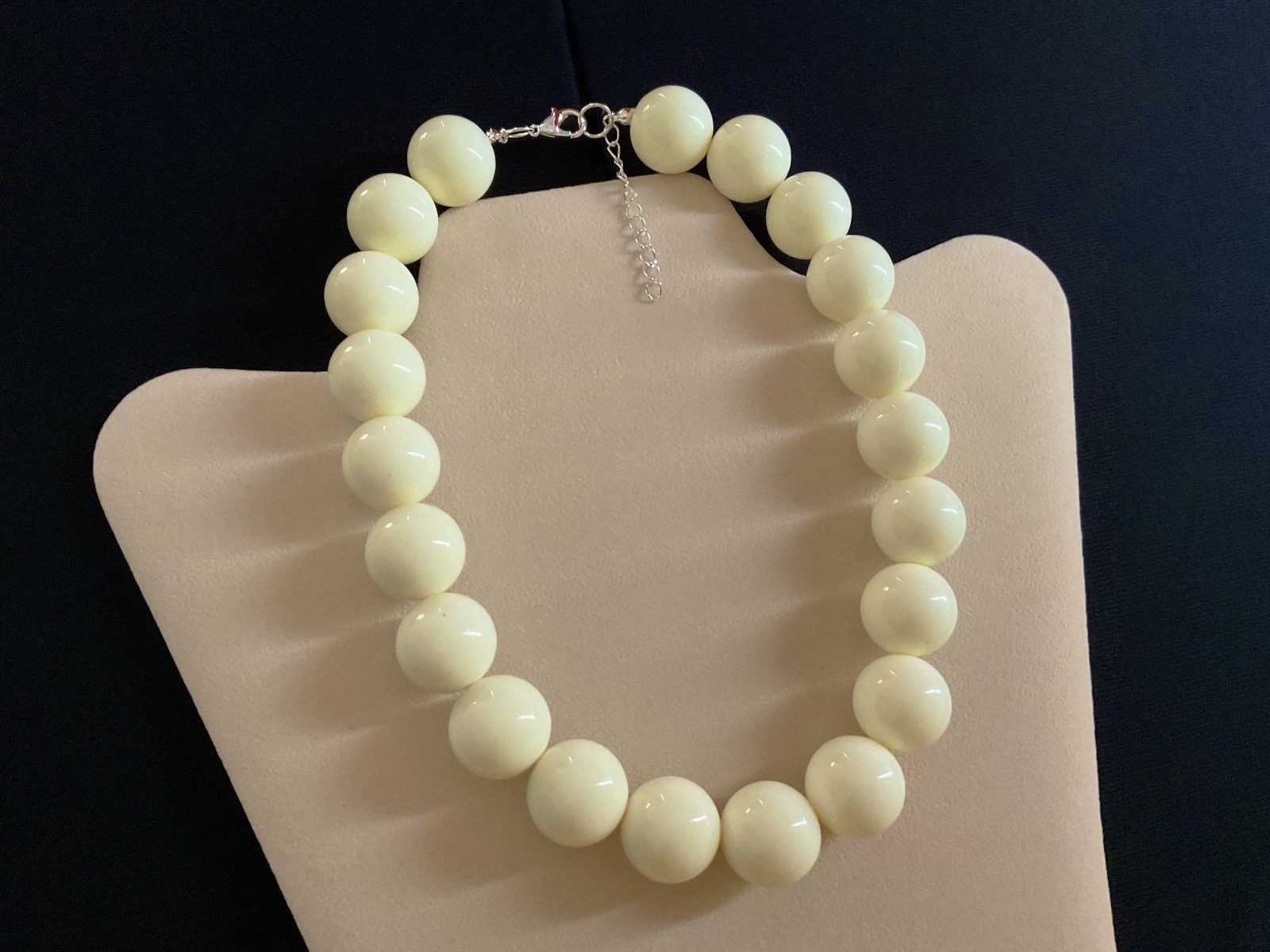 Chunky Cream Beads Adjustable Choker Necklace