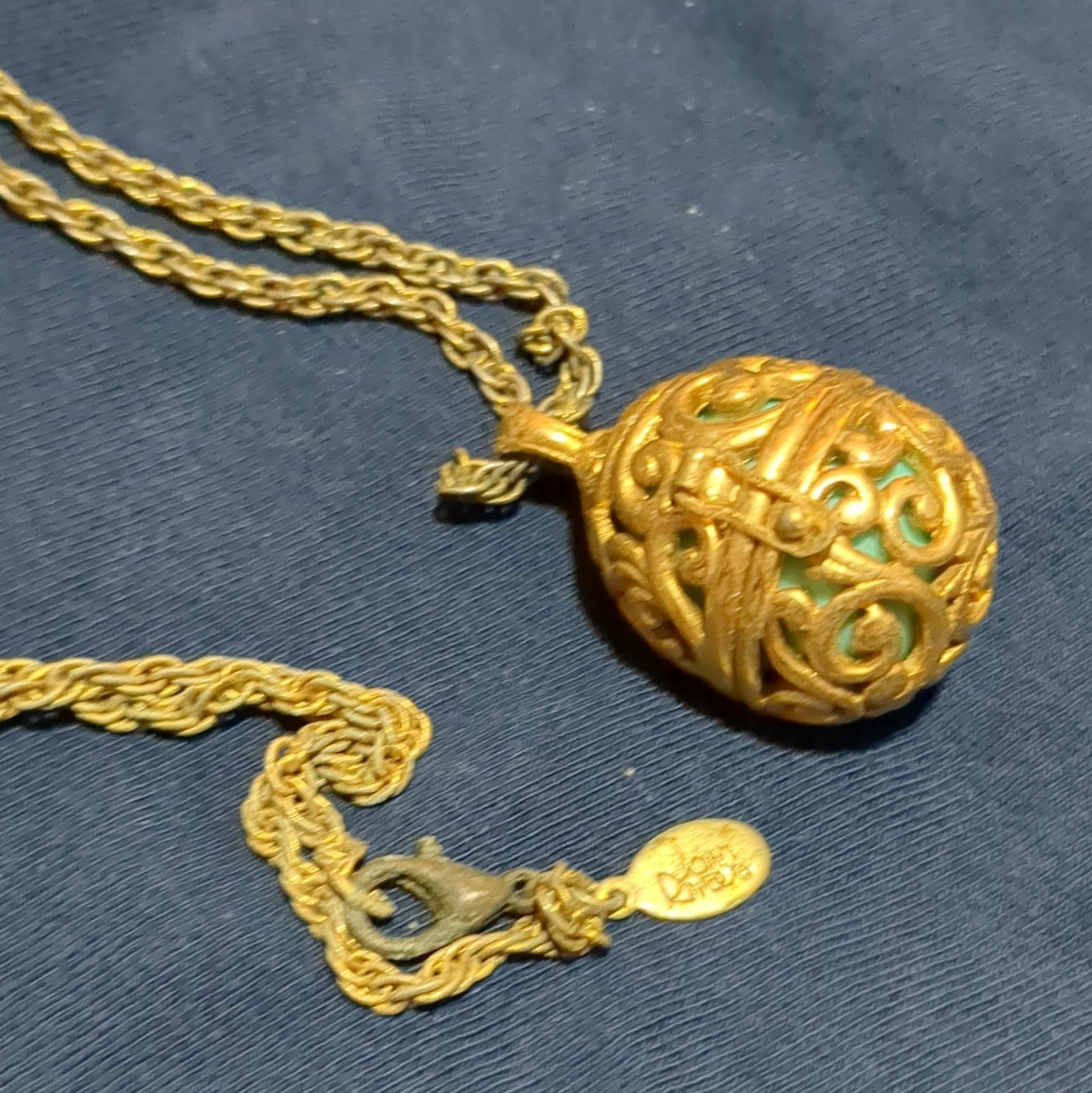 Gold Tone Rope Chain Necklace Round Locket Pendant Lobster Clasp Turquoise