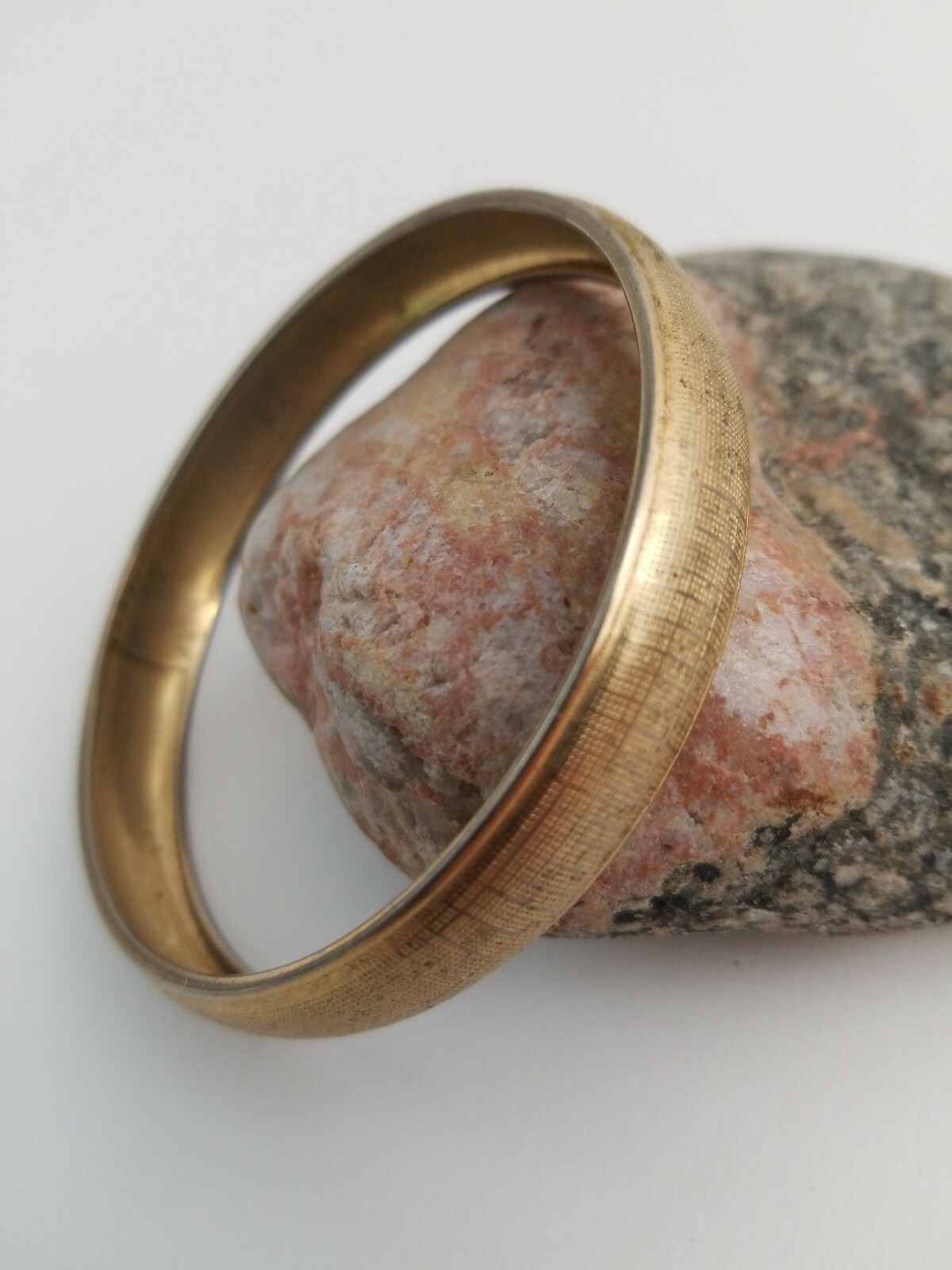 Bracelet Metal 2 7/8 Inch Diameter Plaid Gold Tone Design 1/2 Inch Wide