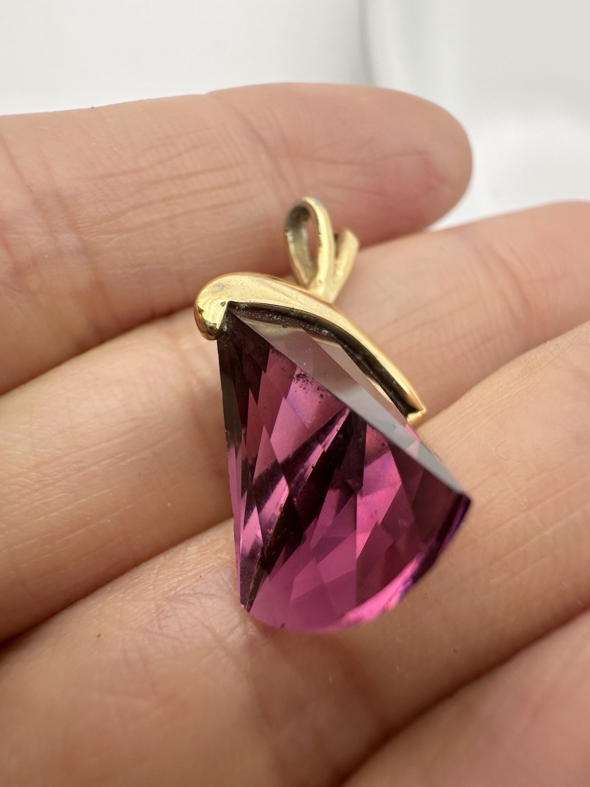 Untested Metal Faceted Crystal Fan Shape Pendant