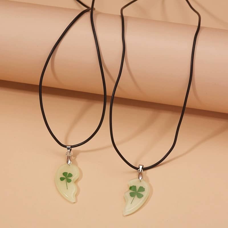 Glowing Four-Leaf Clover & Heart Couple Necklace Set Resin Dry Flower