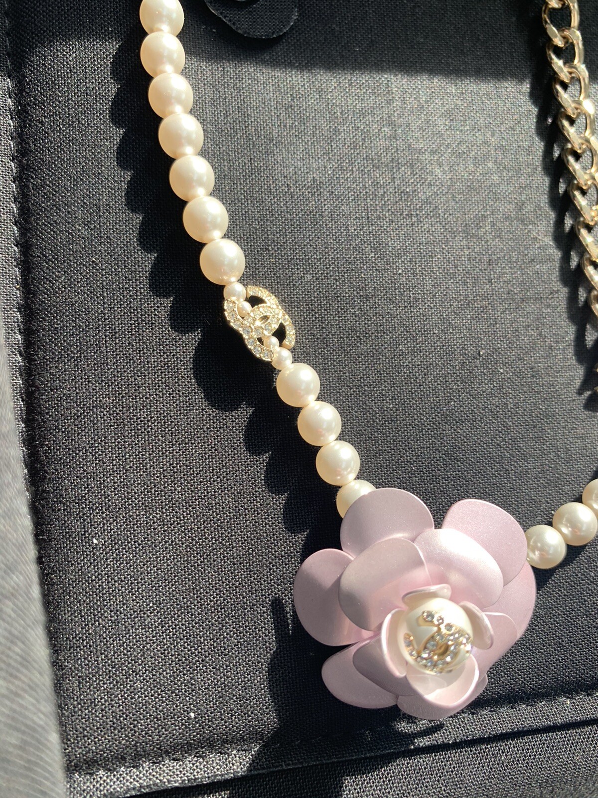 Chanel Runway 23C Pearl Flower Pink Choker Necklace New/ receipt Cruise 2023