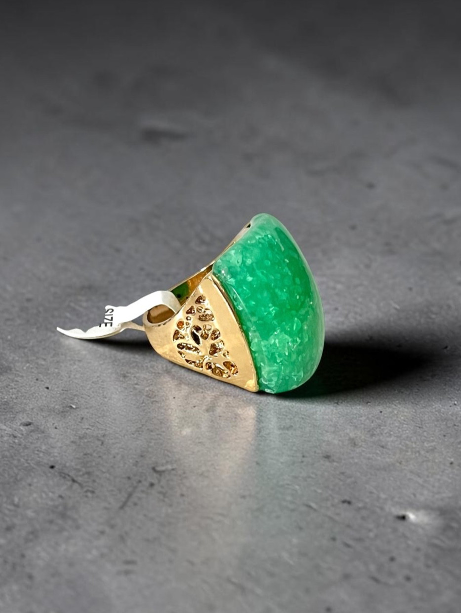 Casual Everyday Bold Statement Ring Glittered Green Acrylic Size 9