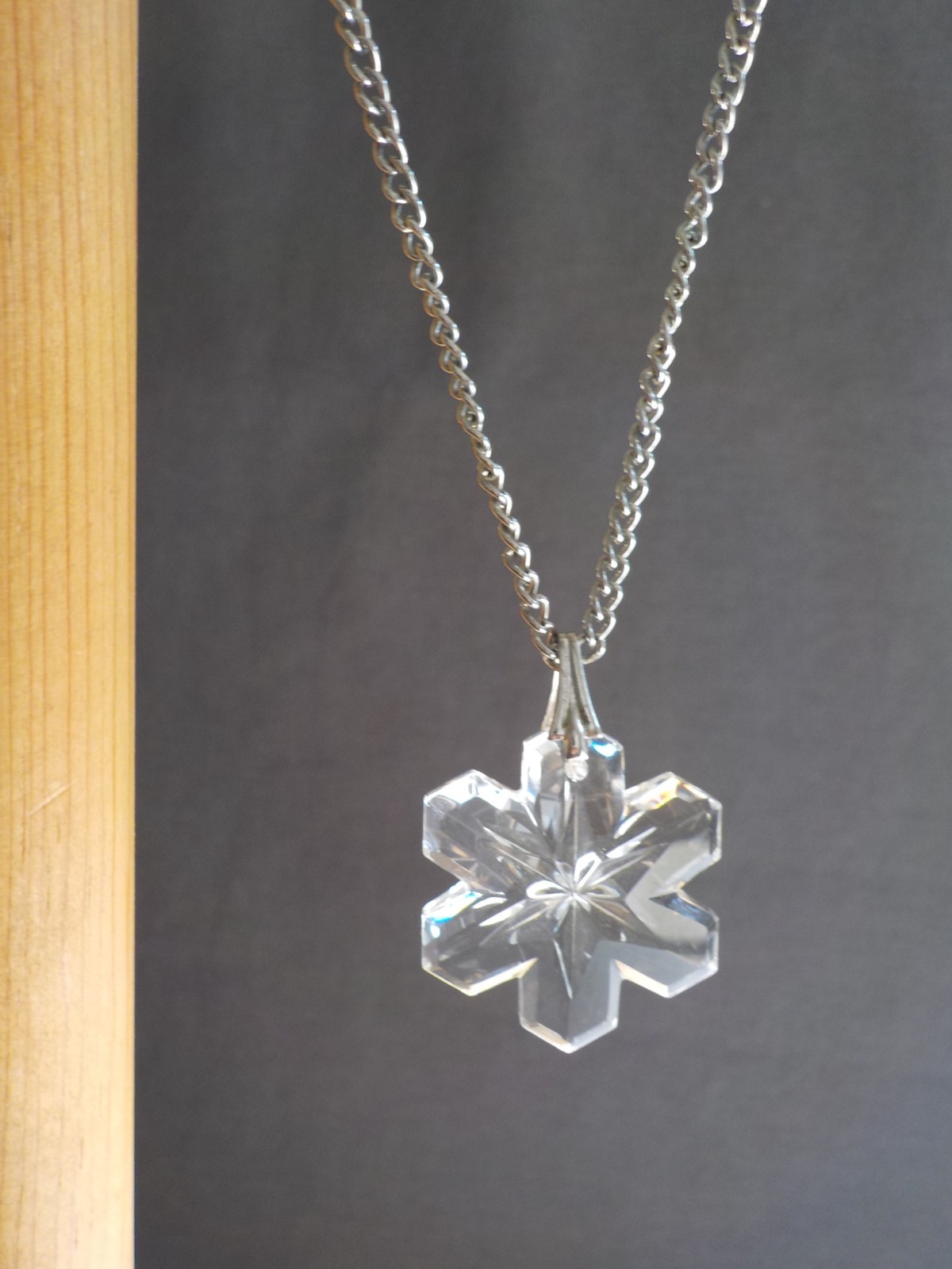 Snowflake Glass Necklace Silver Tone Metal Pendant Chain