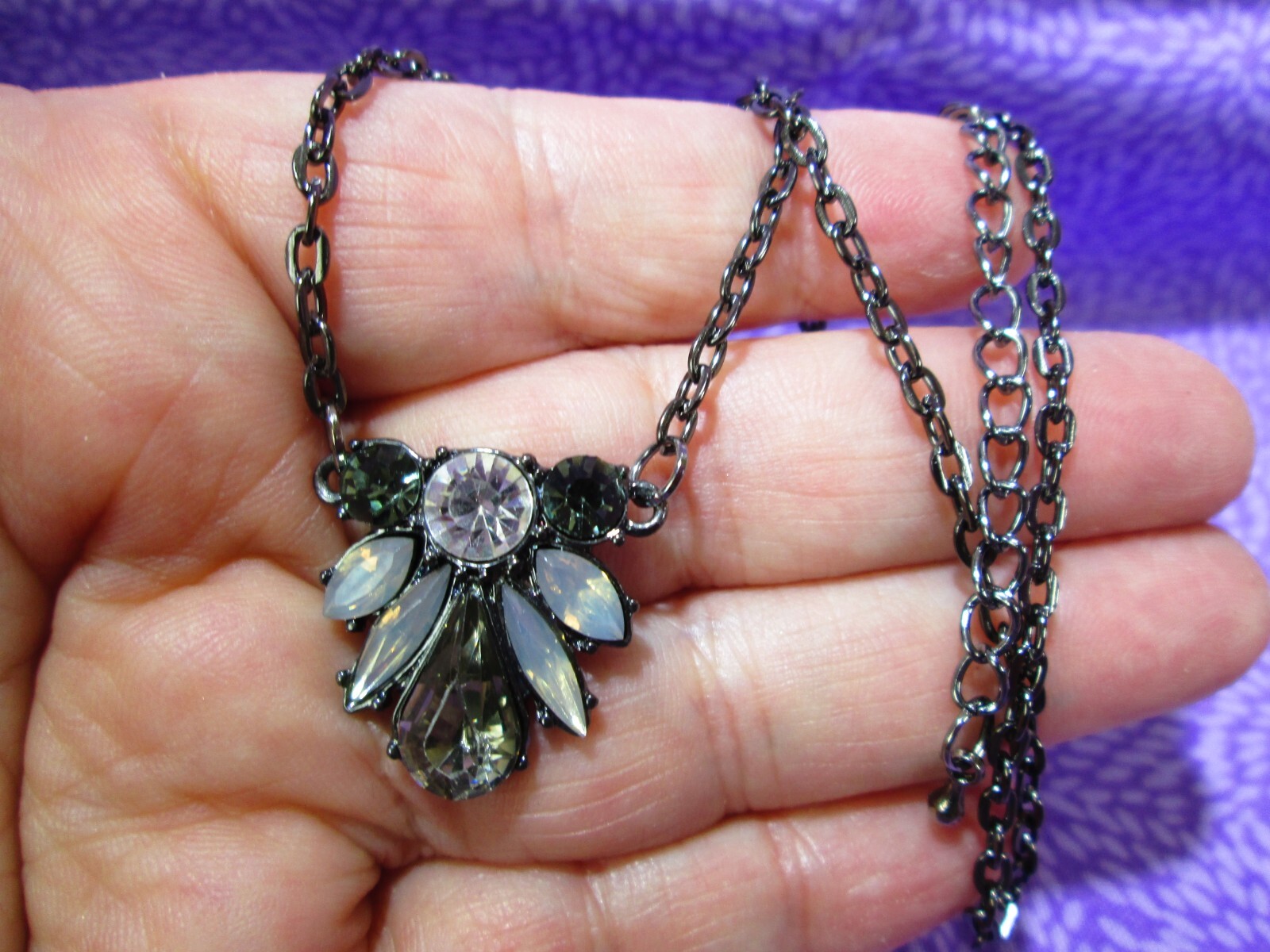 Acrylic Rhinestone Pendant Necklace 17.5″-20.5″ / Gunmetal Tone & Smoke / E