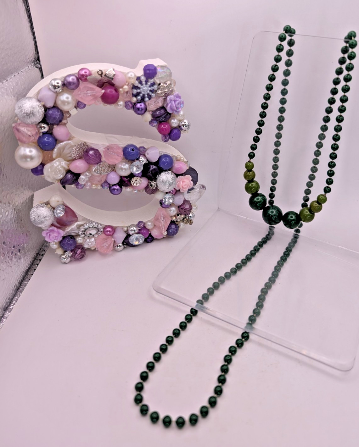 Long single strand green prominent graduated focal statement beaded necklace