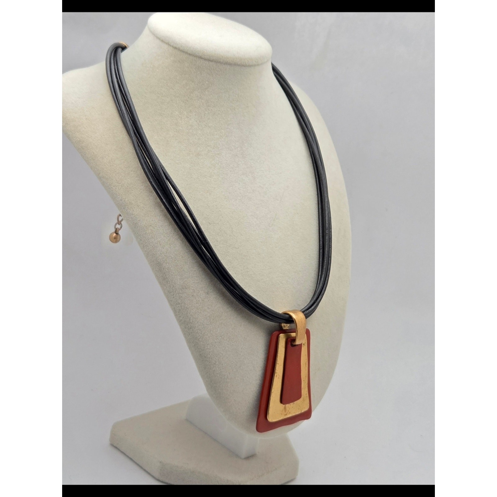 Chico’s Mid-Century Modern Style Resin & Brass Pendant Necklace Multi-Strand Cor