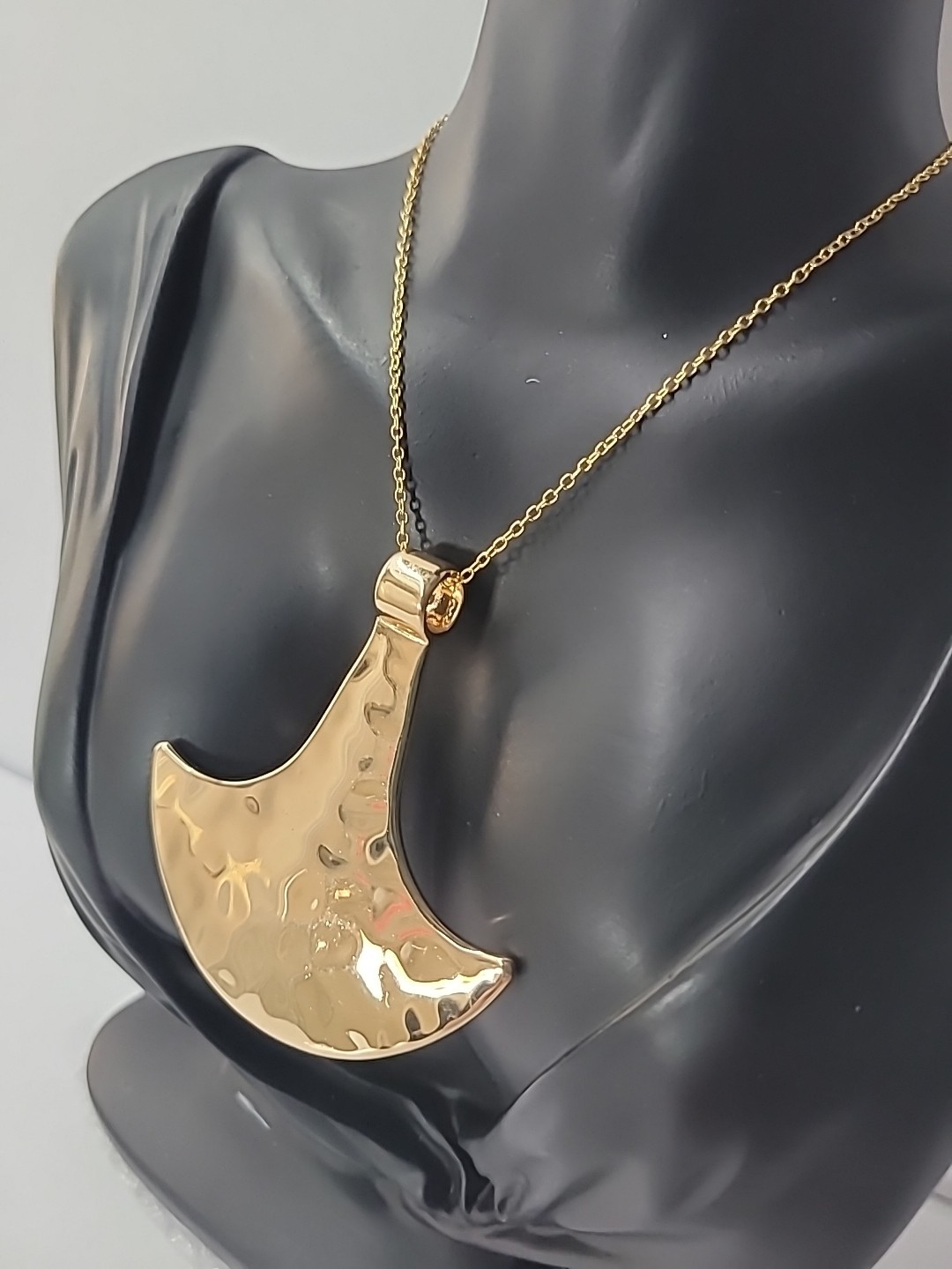 Vintage Gold Tone Fan Pendant Necklace Statement Minimalist Scandinavian Style
