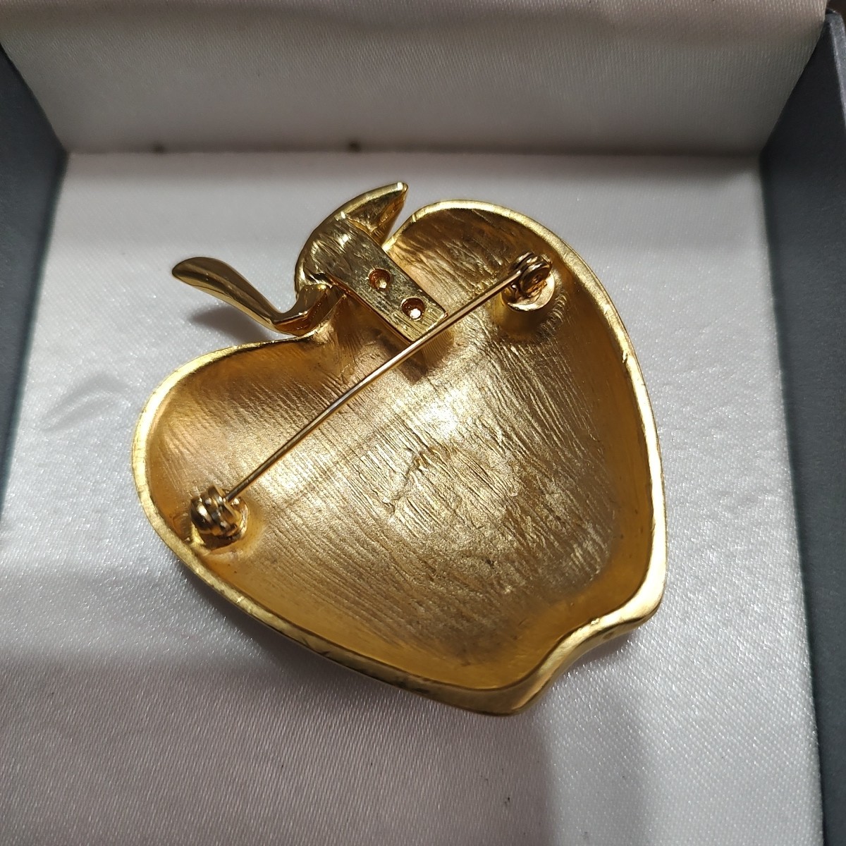 Goldtone Apple Broche oversize design pomme Vintage 1990s Teacher