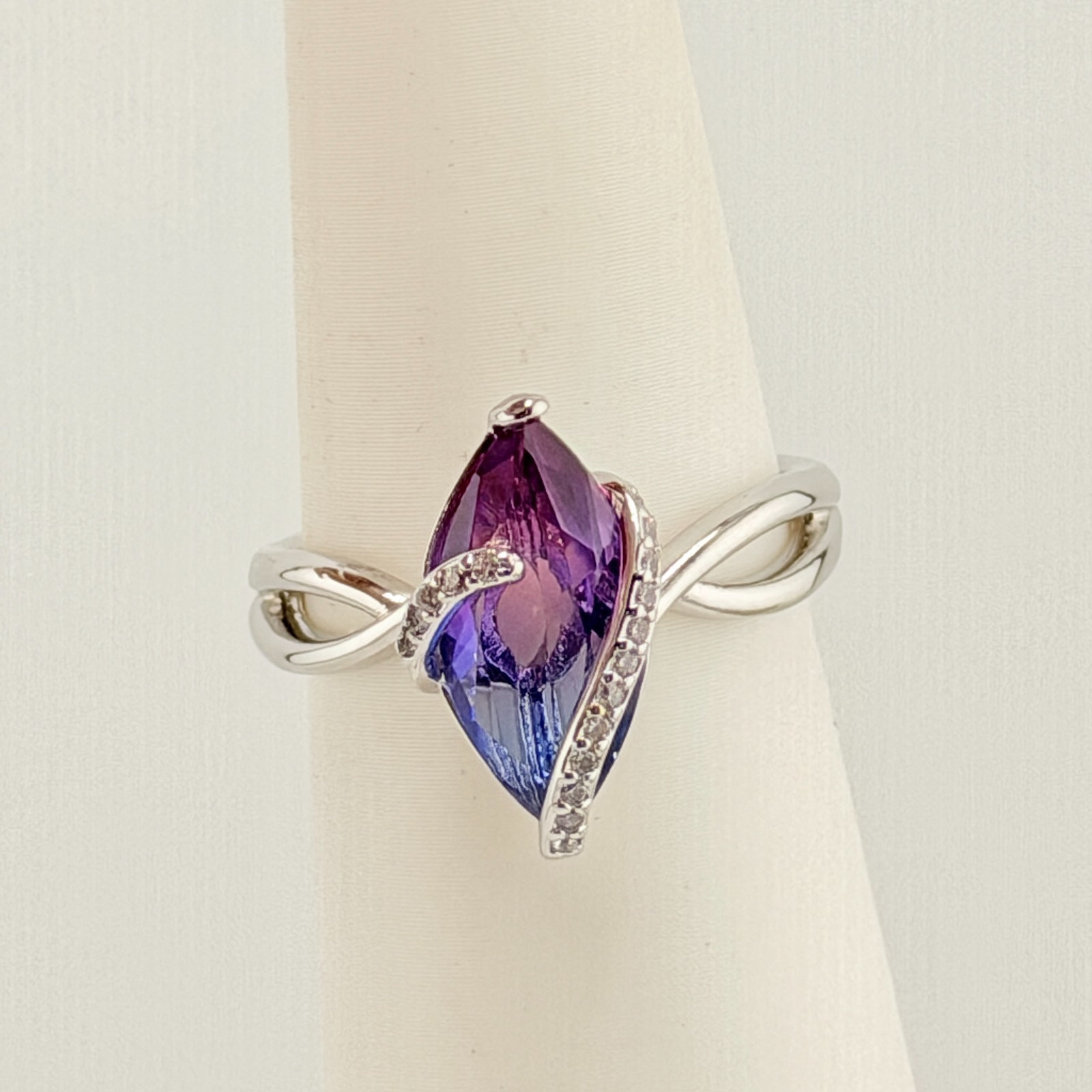 Bomb Party Retro Size 10 Blue Purple Bi Color Alexandrite on Rhodium