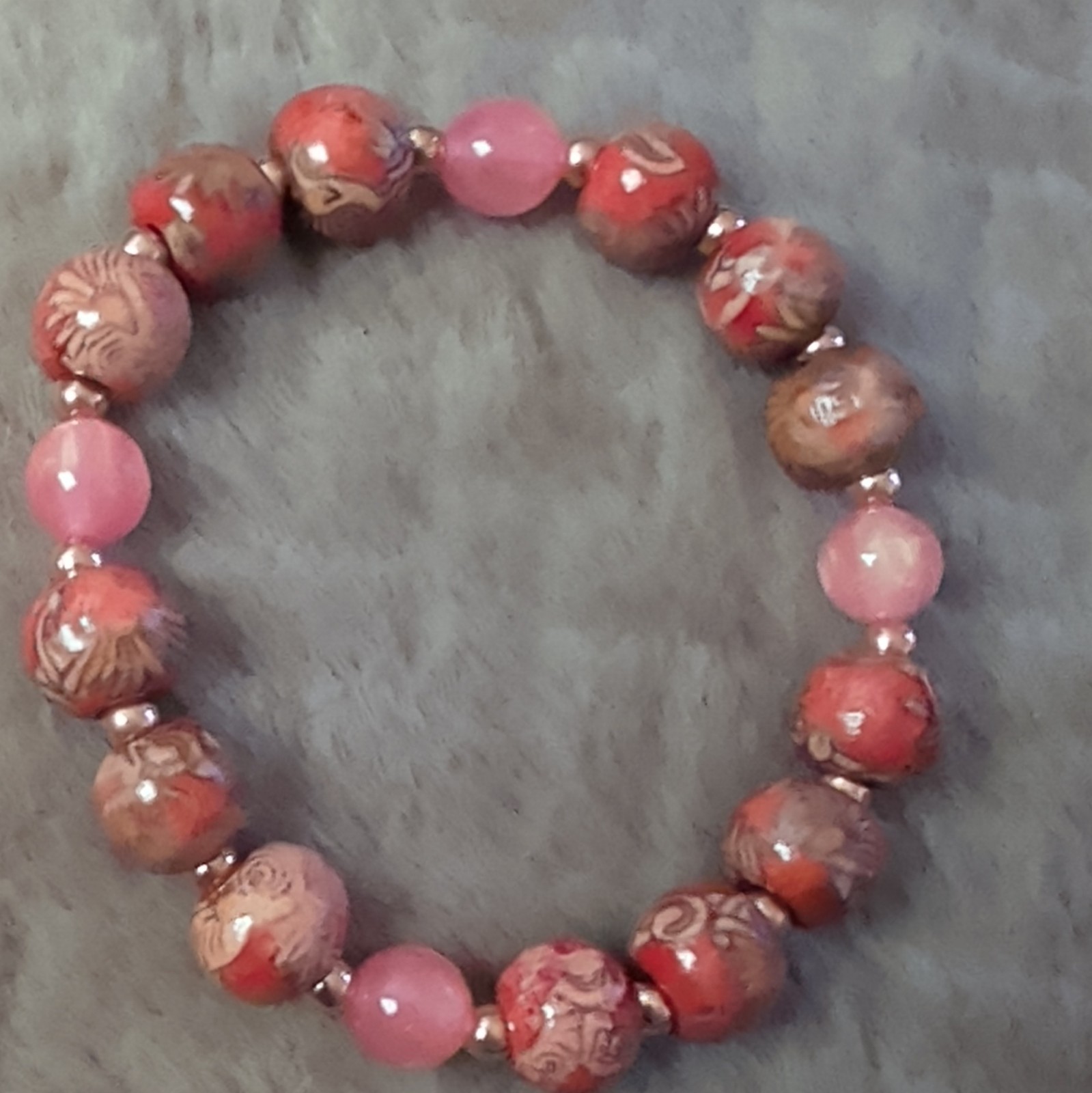 Pink/Red Round Acrylic/Wooden Beaded Stretch Bracelet No Clasp