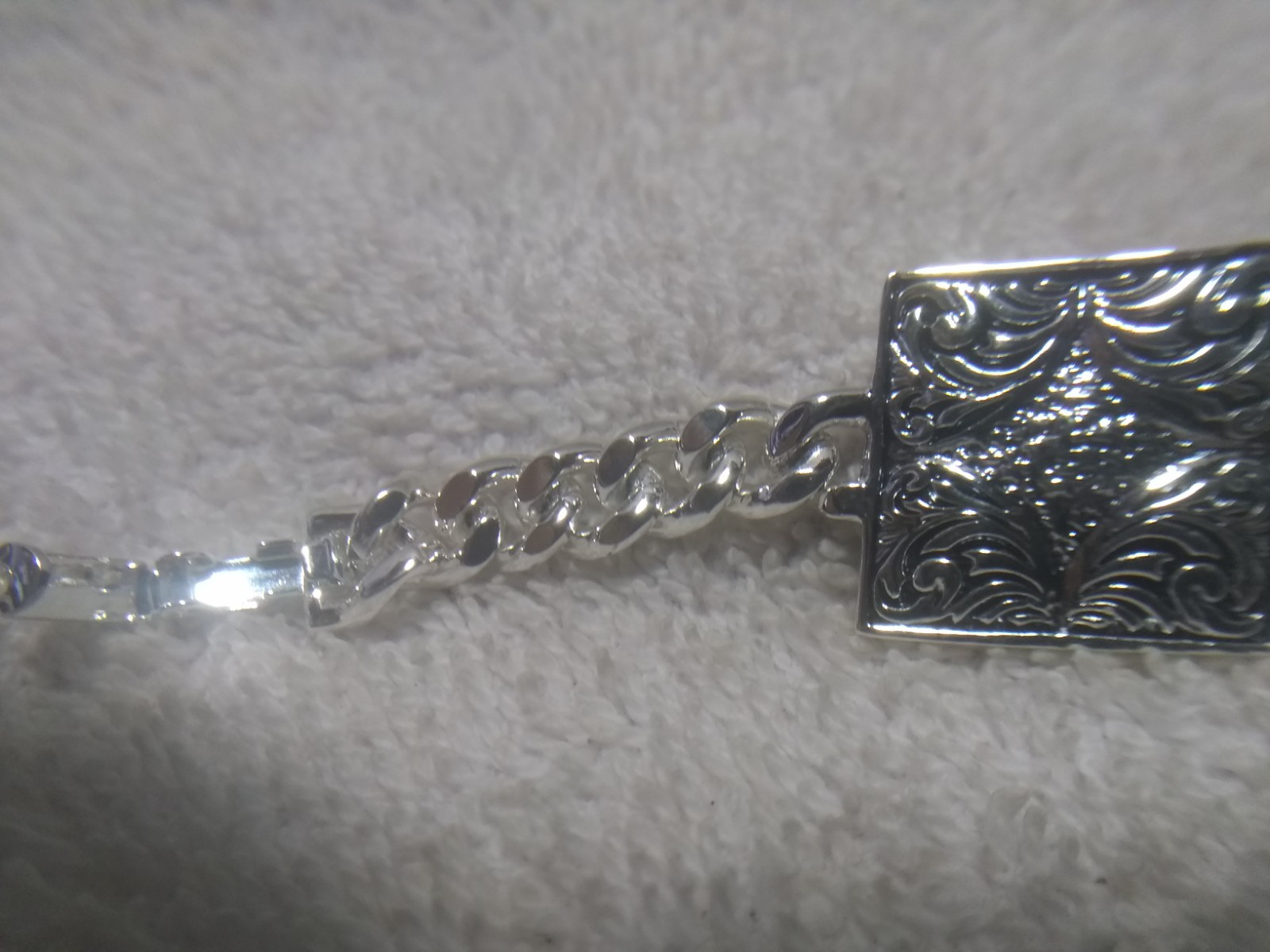 Montana Silversmiths Silver Green Engraved 4 Leaf Clover Bangle Bracelet NIB