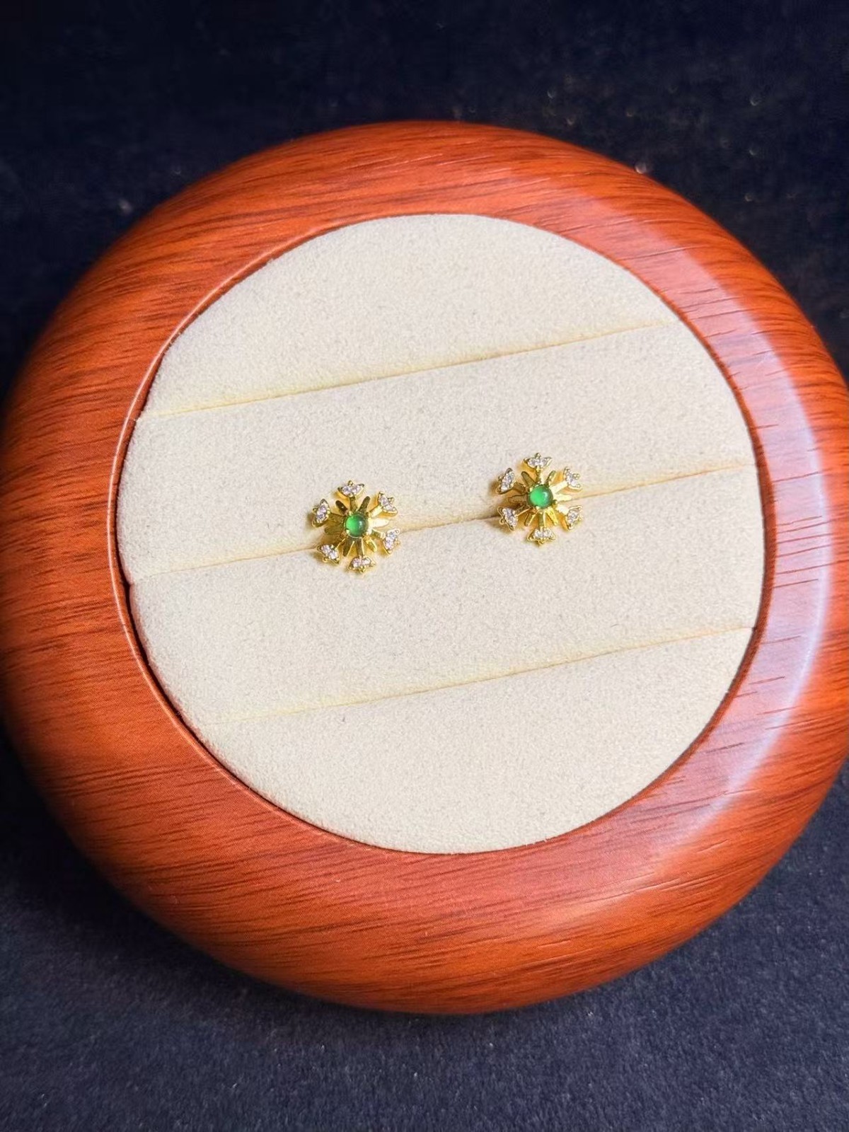 Top Natural grade A jadeite snowflake stud earring