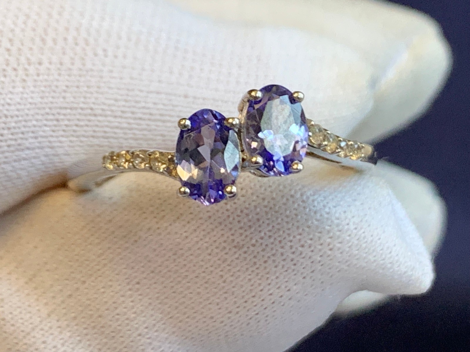 Sterling Silver Ring 2.18g Fine Jewelry Size 8 Band Tanzanite Look Stones *READ*