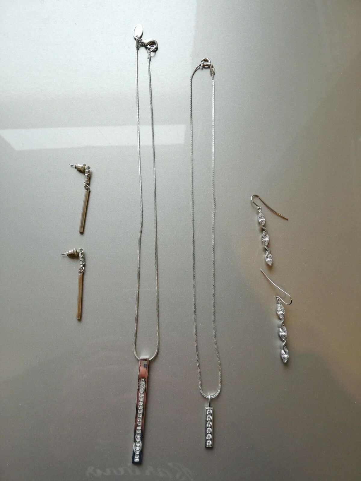 4x PIECE JEWELLERY SET – 2x Necklaces, 2x Earrings *SILVER COLOUR/DIAMONTE*