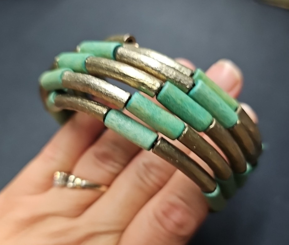 Turquoise & Gold Silver Color Wooden Bead Bracelet Modern Memory Wire wrap