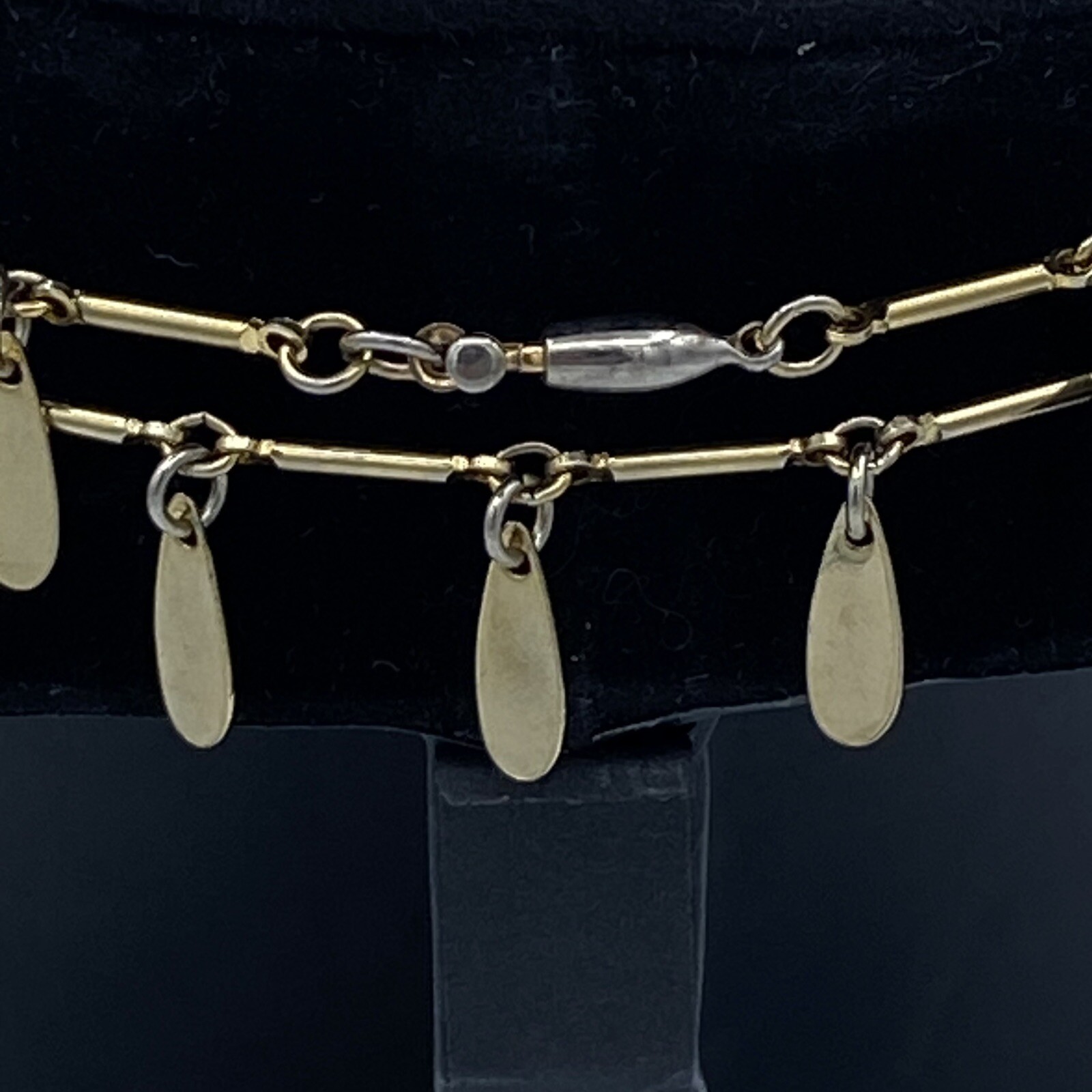 Costume Jewelry Gold Tone Small Oval Charms Long Chain Necklace Preowned No Mark