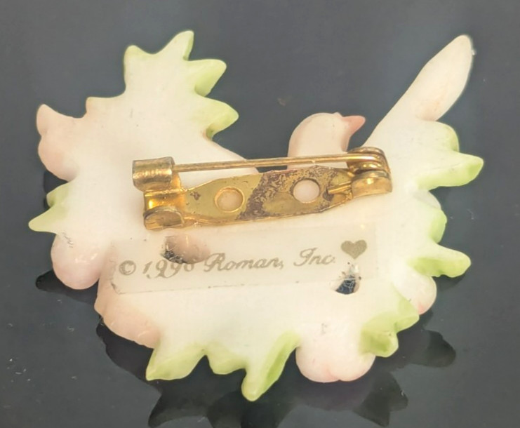 Roman Inc 1998 Seraphim Classic White Dove Brooch Pin Roses leaves 1.5in Resin