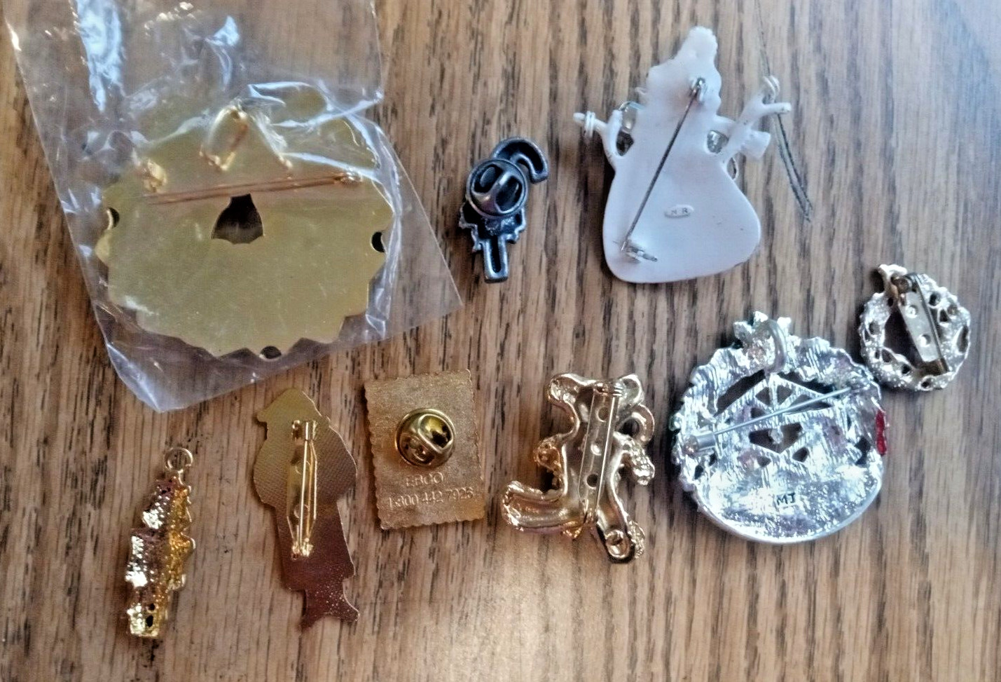 9 Piece Lot VTG Christmas Brooches (5) Tie Tacs (2) Pendant(1) Slider/Brooch (1)