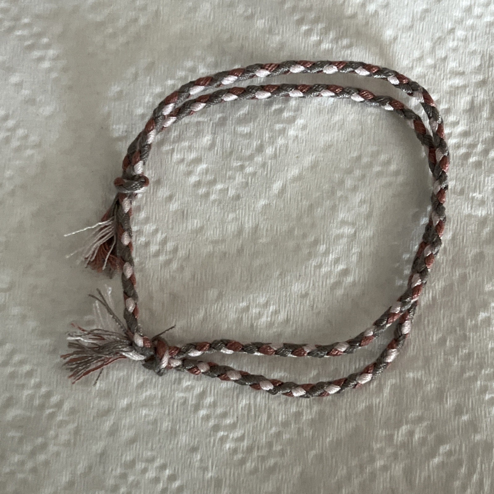 NEW BOHO BRAIDED THREAD FRIENDSHIP BRACELET ADJUSTABLE GRAY ROSE WHITE NIP