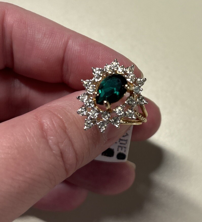 Vintage 18K HGE Gold Plated Green Pear Cluster Ladies Ring Size 5 NOS