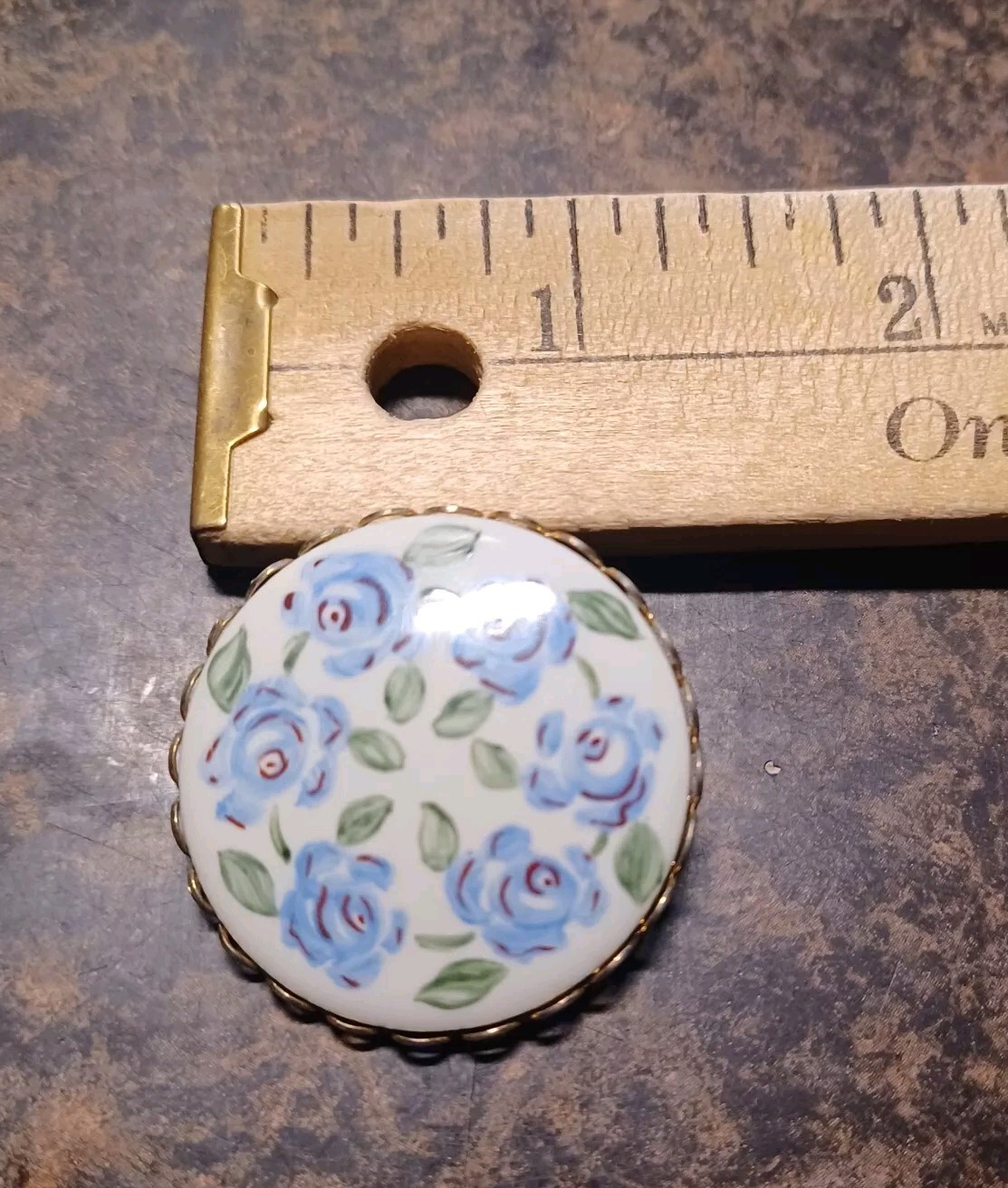 Brooch Silvertone/Porcelain Blue Flower Pin Round Scalloped Edge
