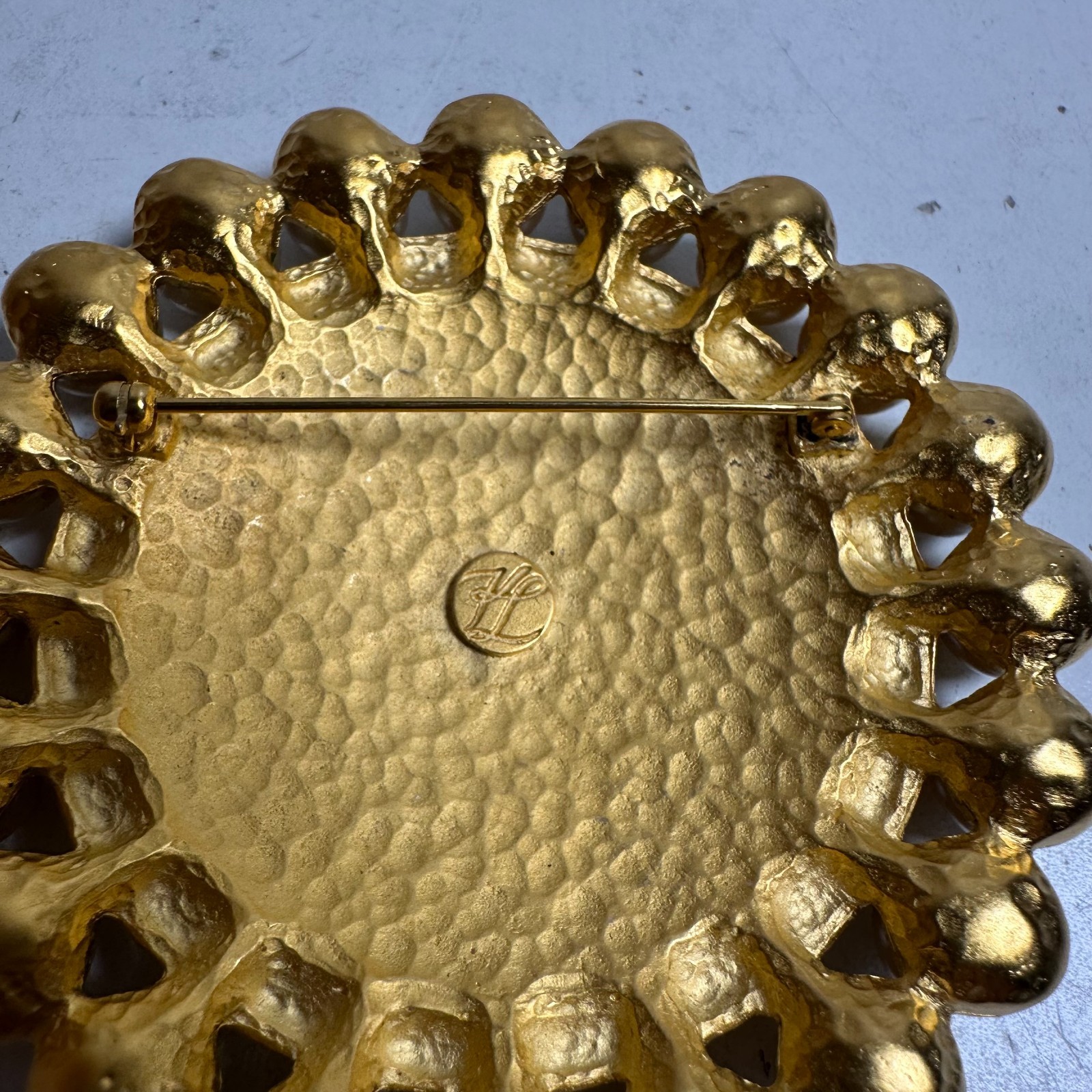Vintage Karl Lagerfeld Logo Faux Pearl Surround Gold Tone Fashion Brooch Pin
