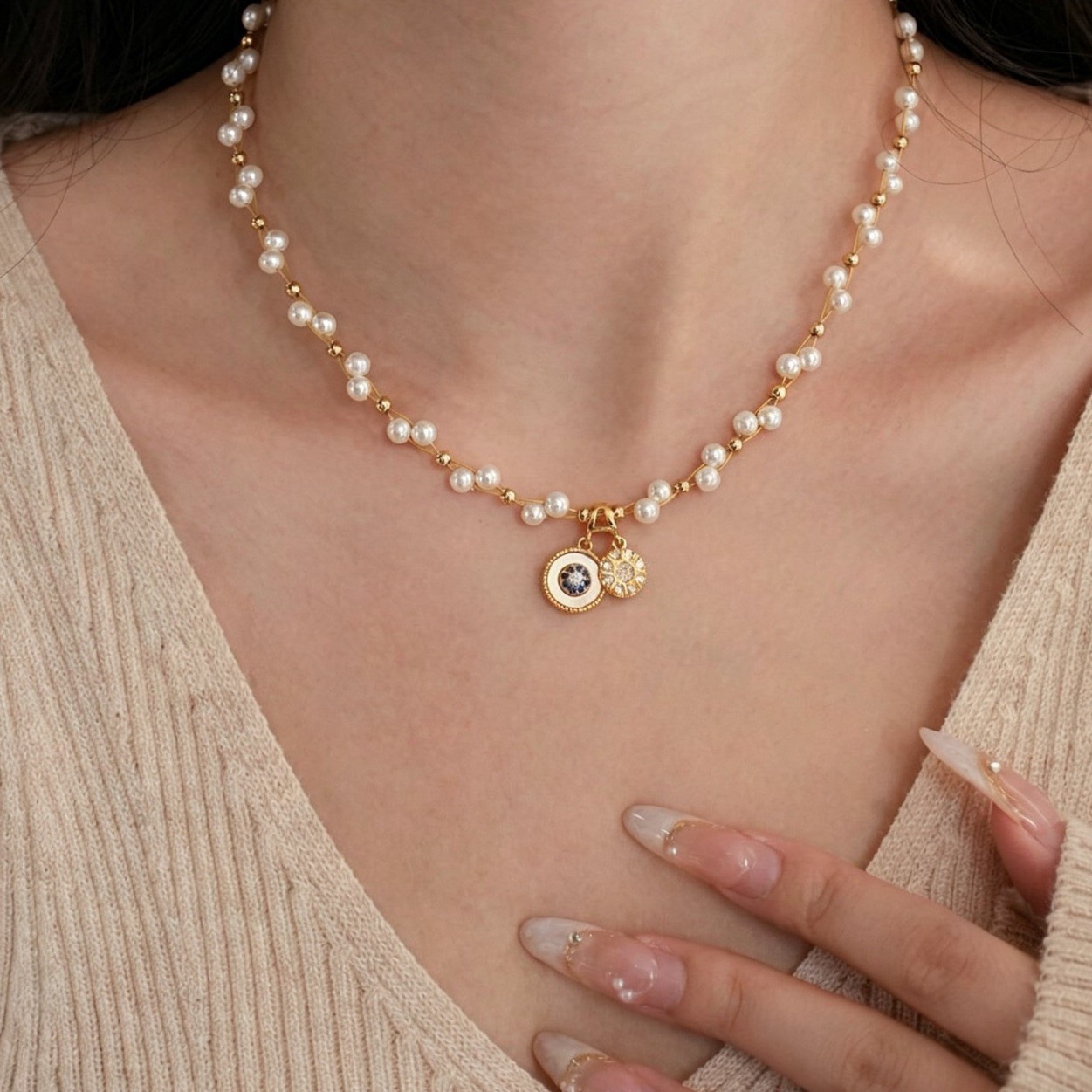 Vintage Imitation Pearl Beaded Choker Necklace with Double Sun Pendant