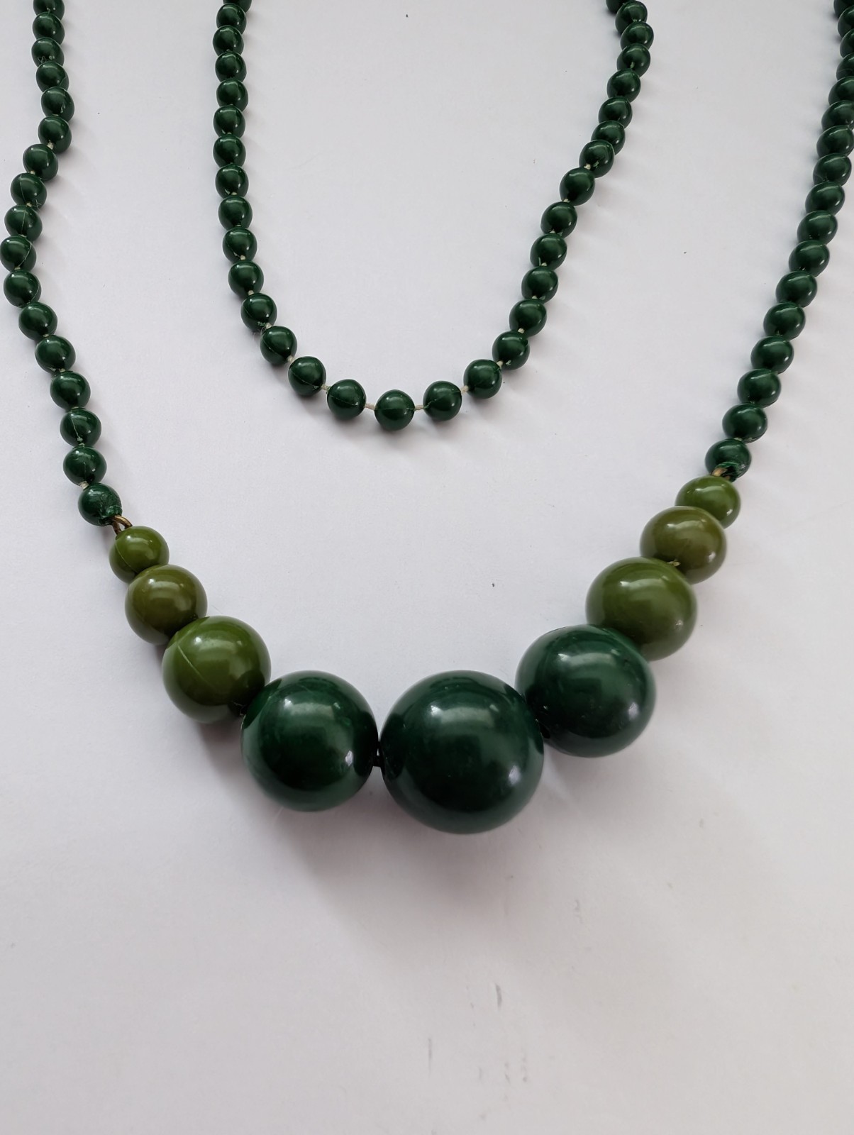Long single strand green prominent graduated focal statement beaded necklace