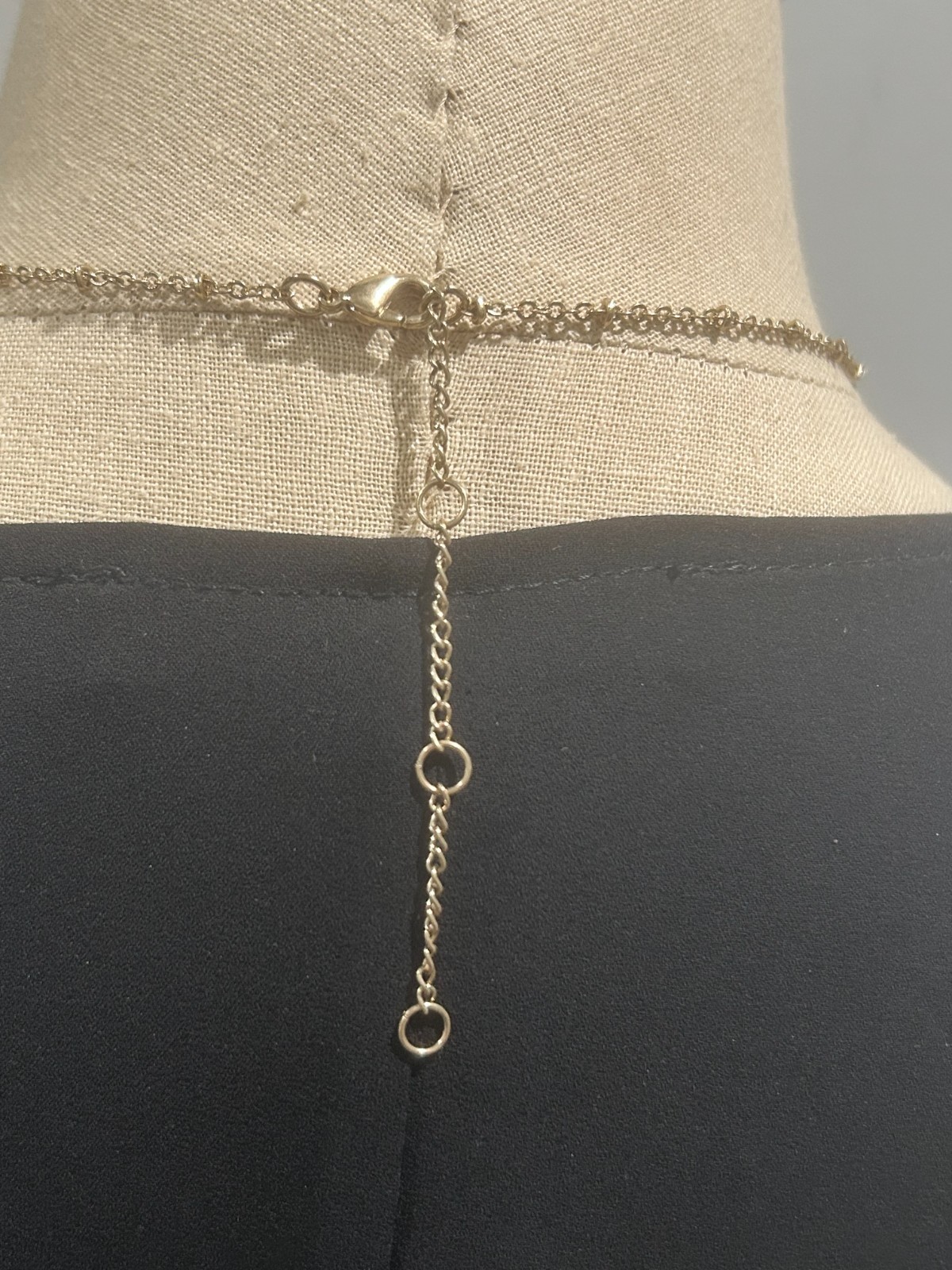 LOTE OF 2 LONG GOLD TONE NECKLACES ANN TAYLOR STAR BURS UMBRANDED STONE BAR PEND